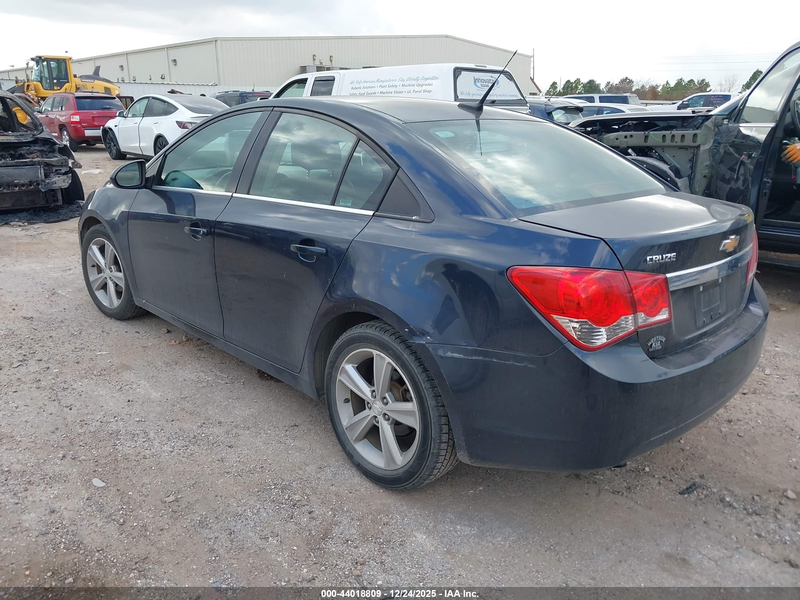 CHEVROLET CRUZE image 3