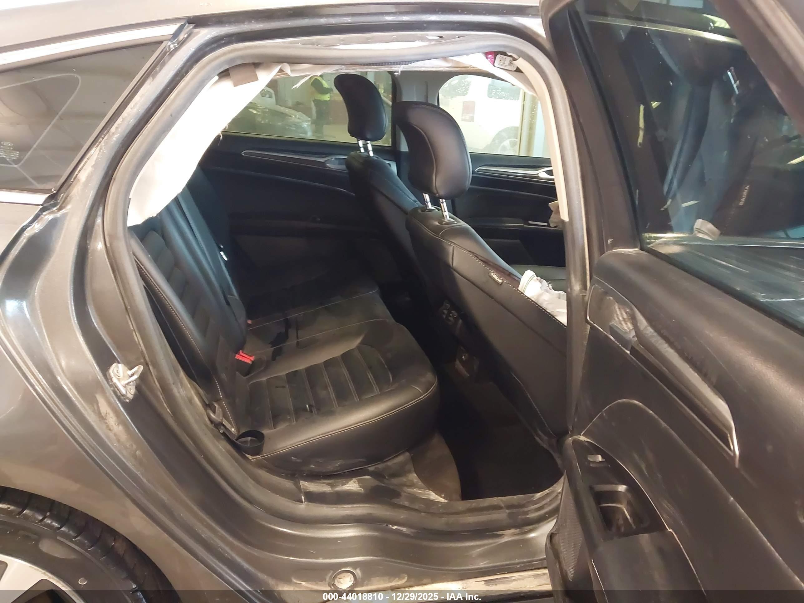 FORD FUSION image 8