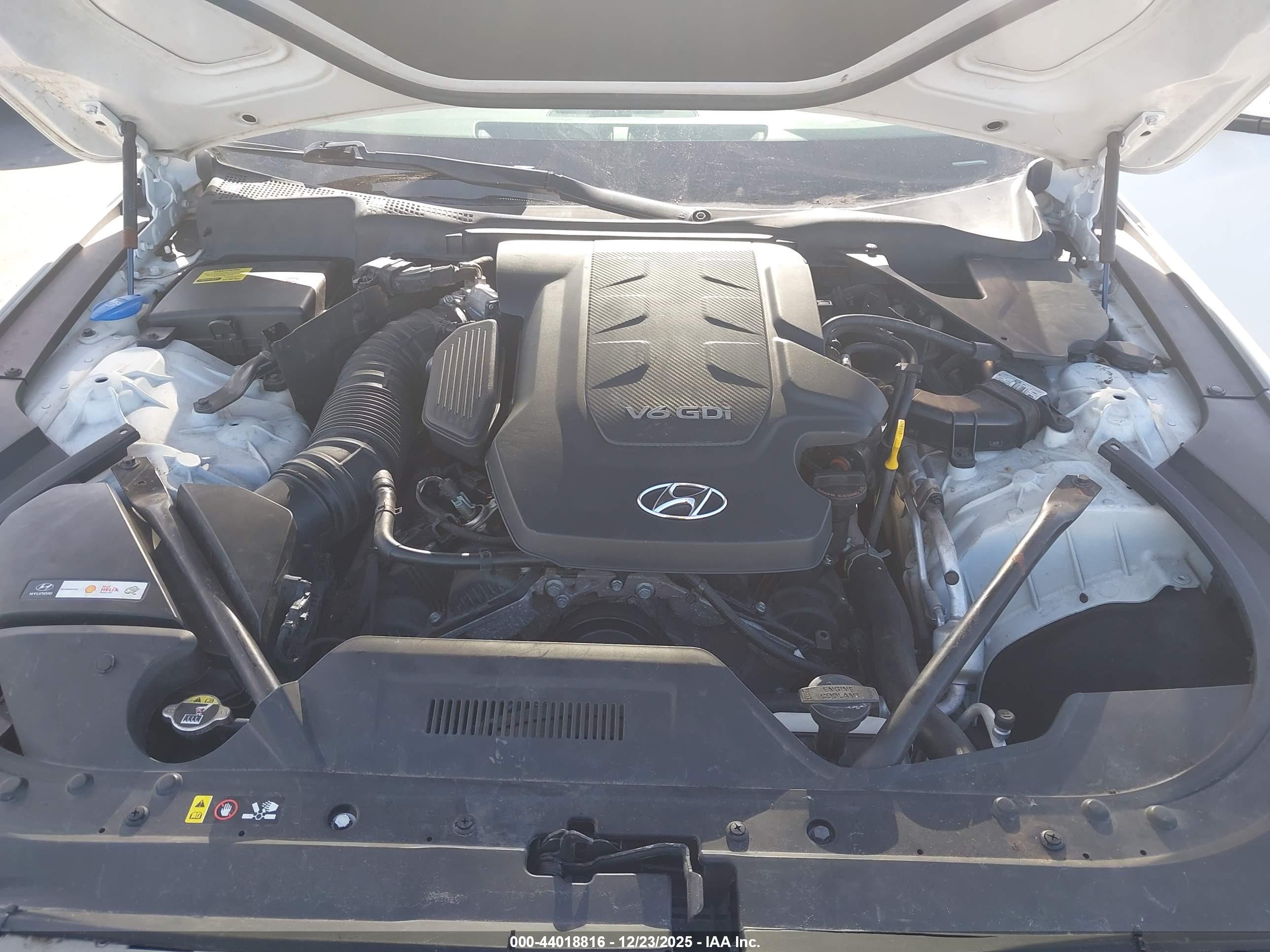 HYUNDAI GENESIS image 10