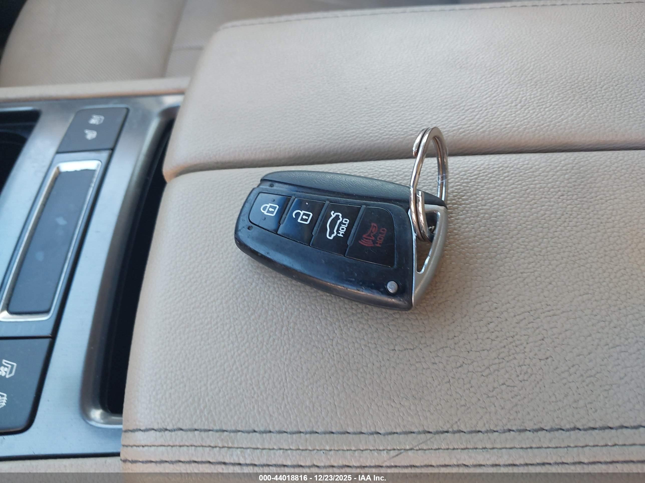 HYUNDAI GENESIS image 11