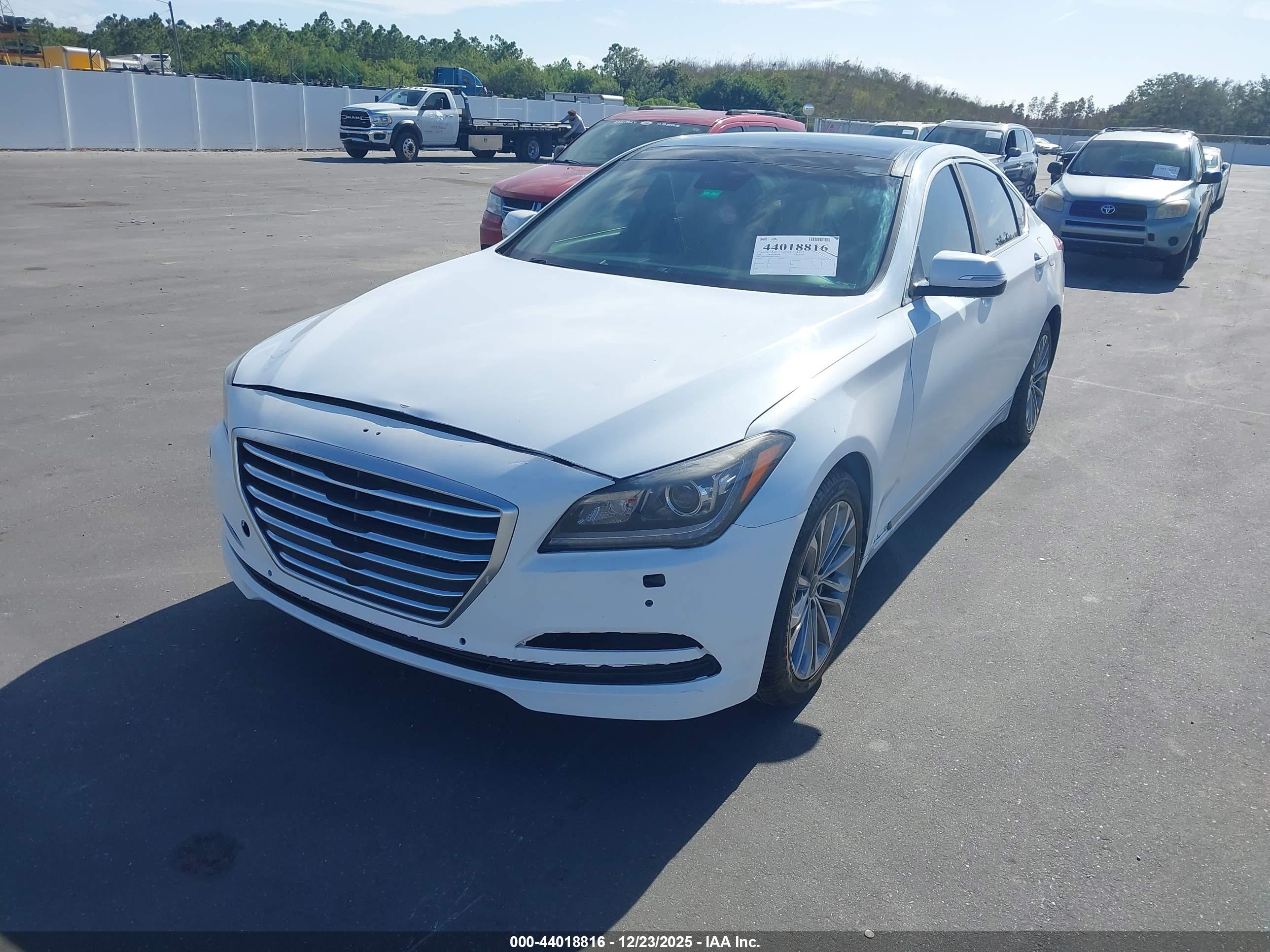 HYUNDAI GENESIS image 2