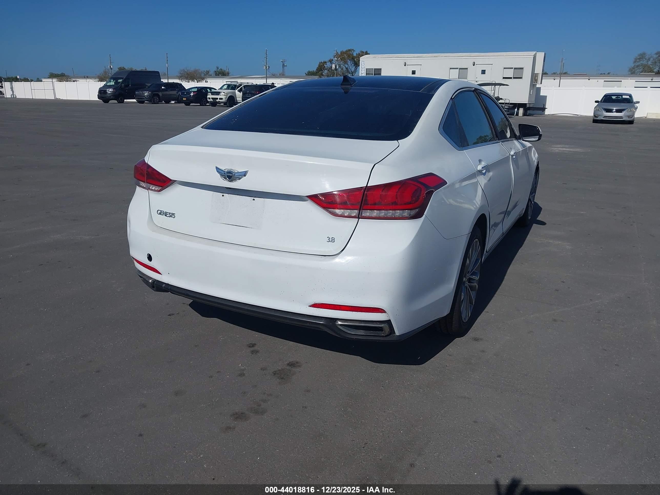 HYUNDAI GENESIS image 4
