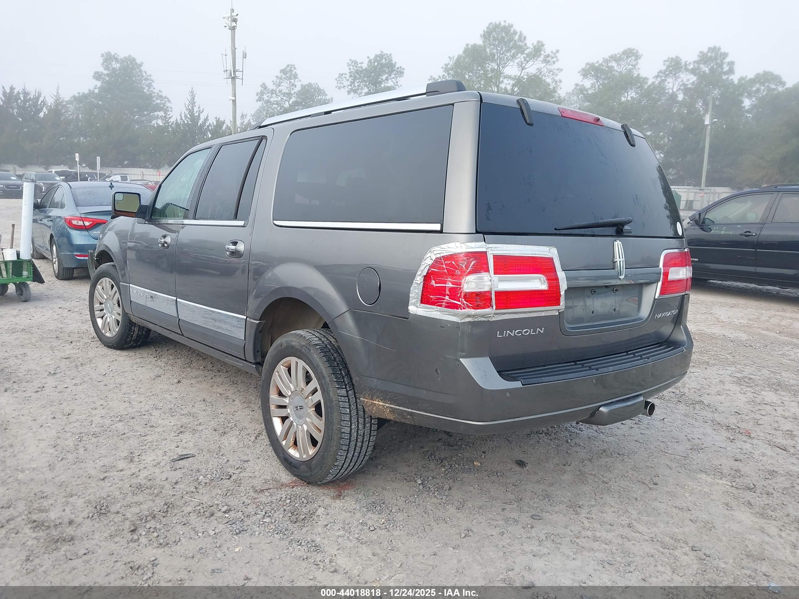 LINCOLN NAVIGATOR image 3