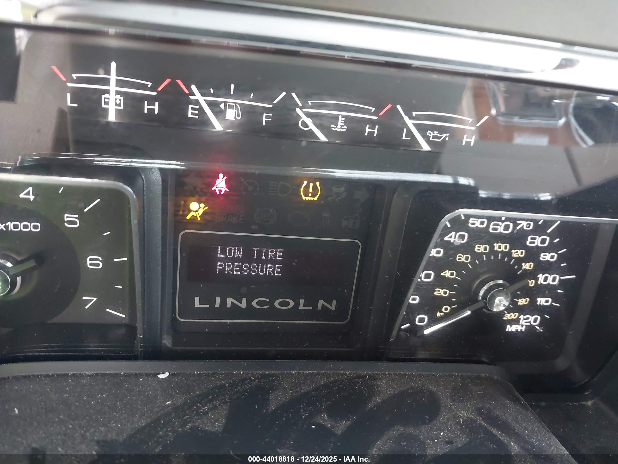 LINCOLN NAVIGATOR image 7