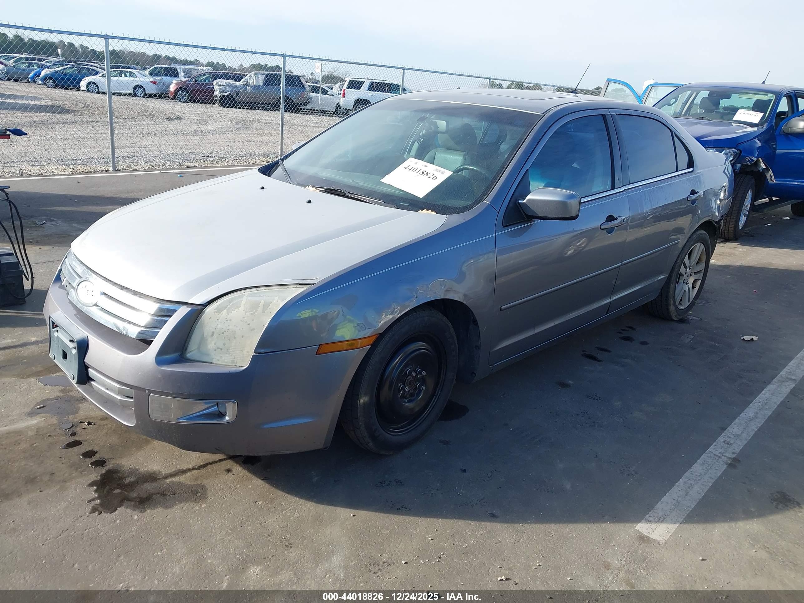 FORD FUSION image 2