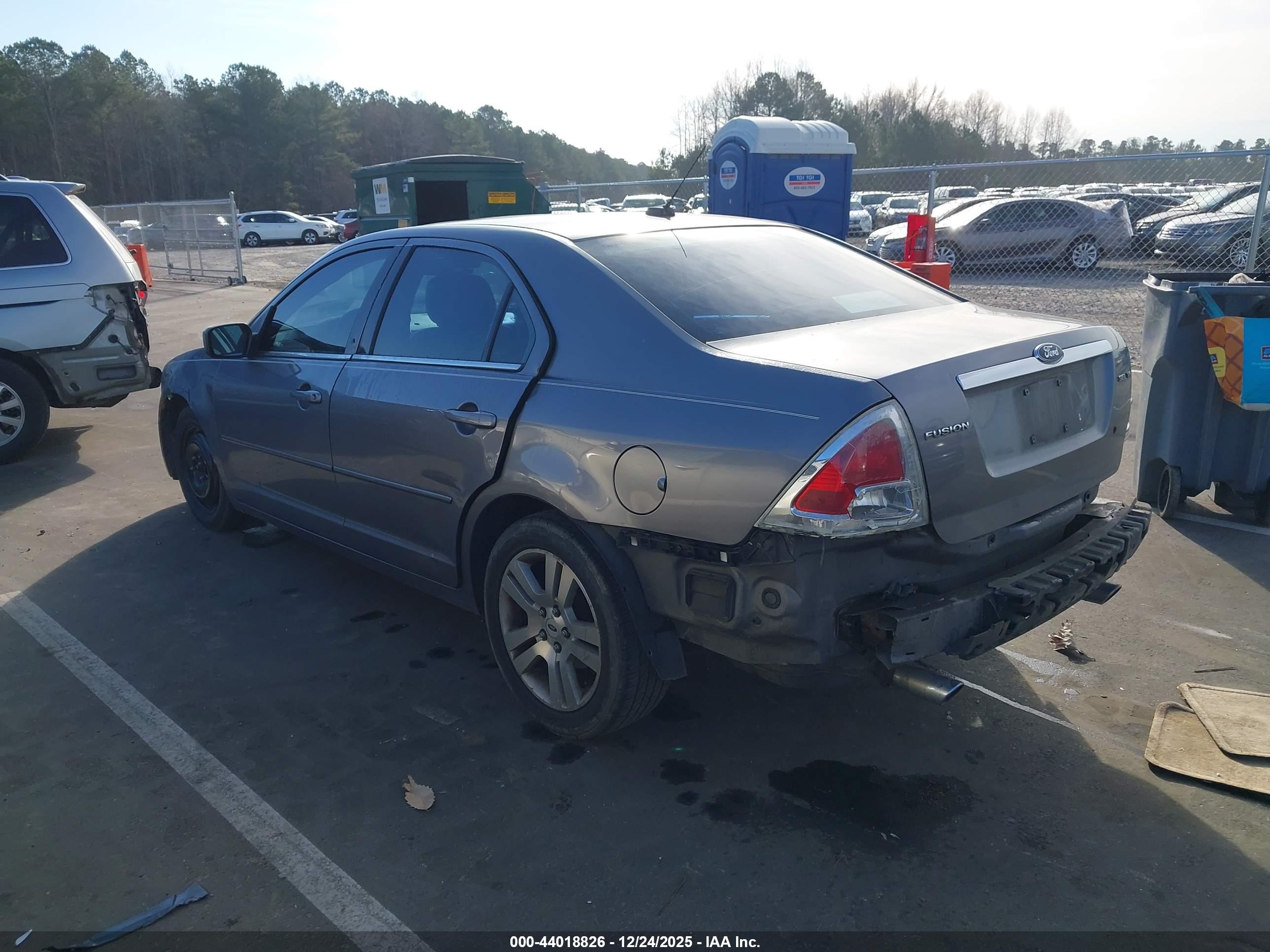 FORD FUSION image 3