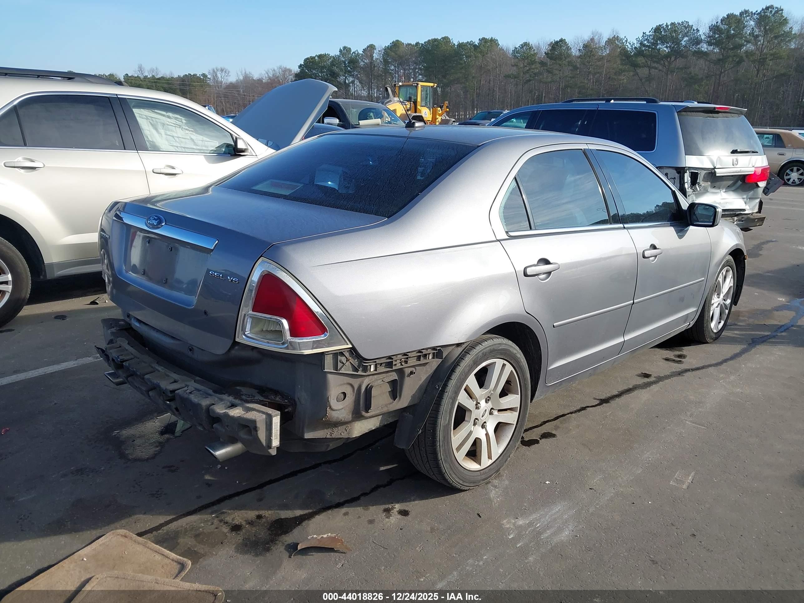 FORD FUSION image 4
