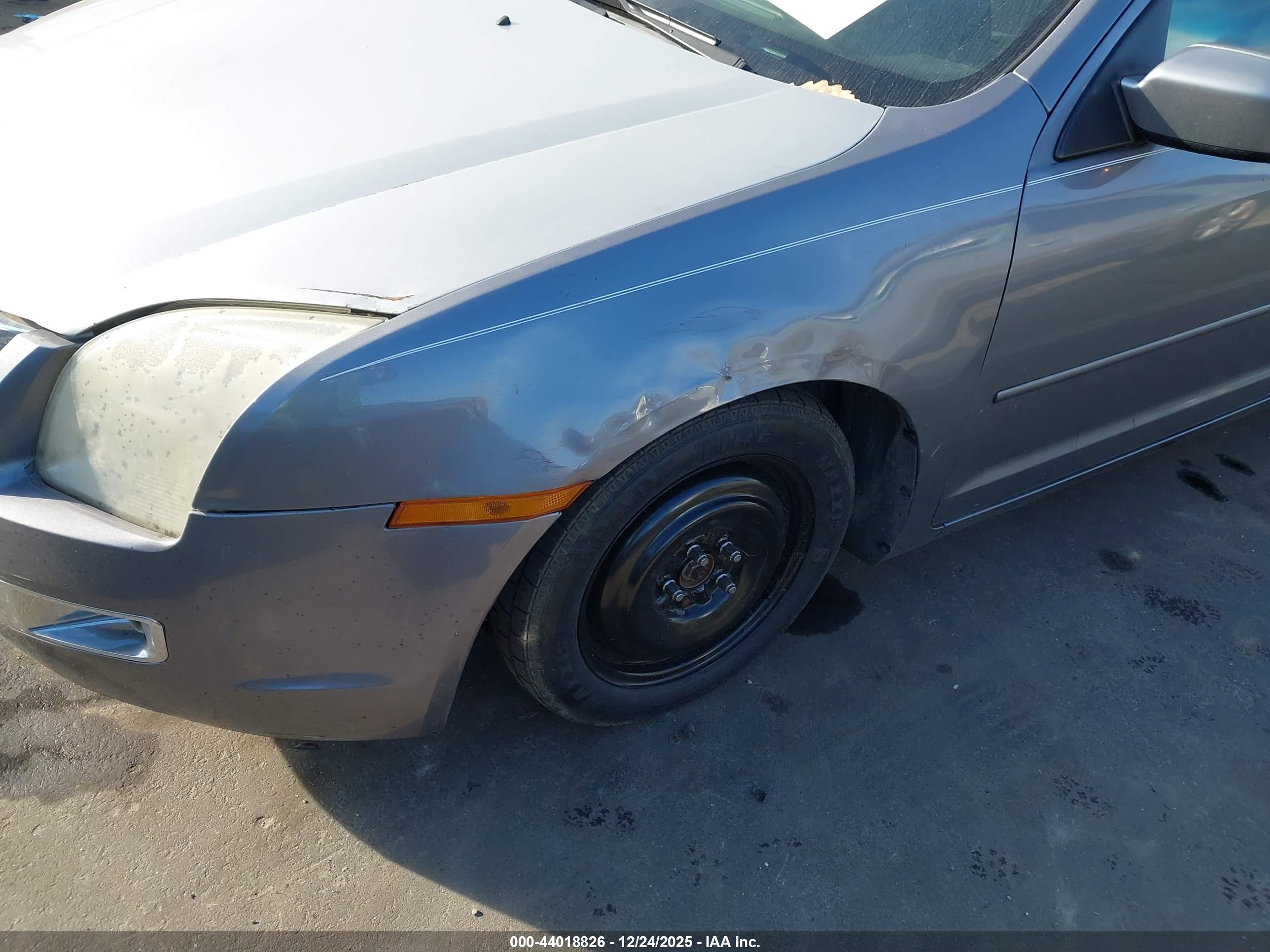 FORD FUSION image 6