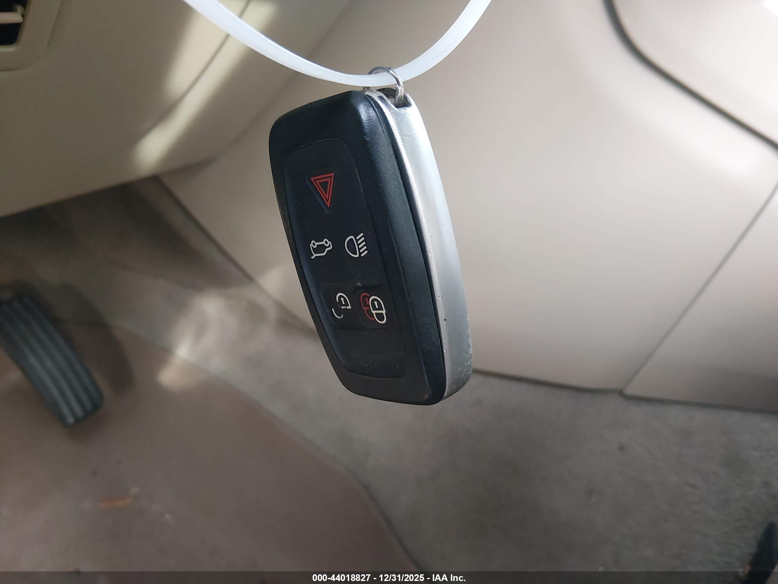 LAND ROVER image 11