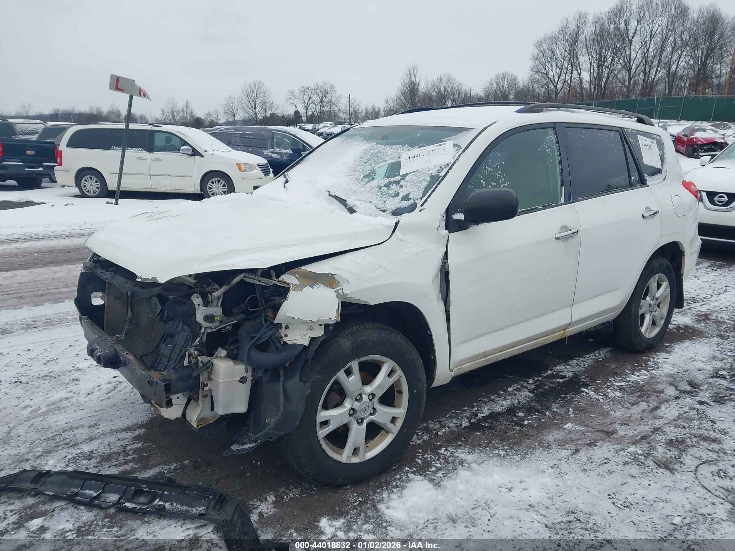 TOYOTA RAV4 image 2