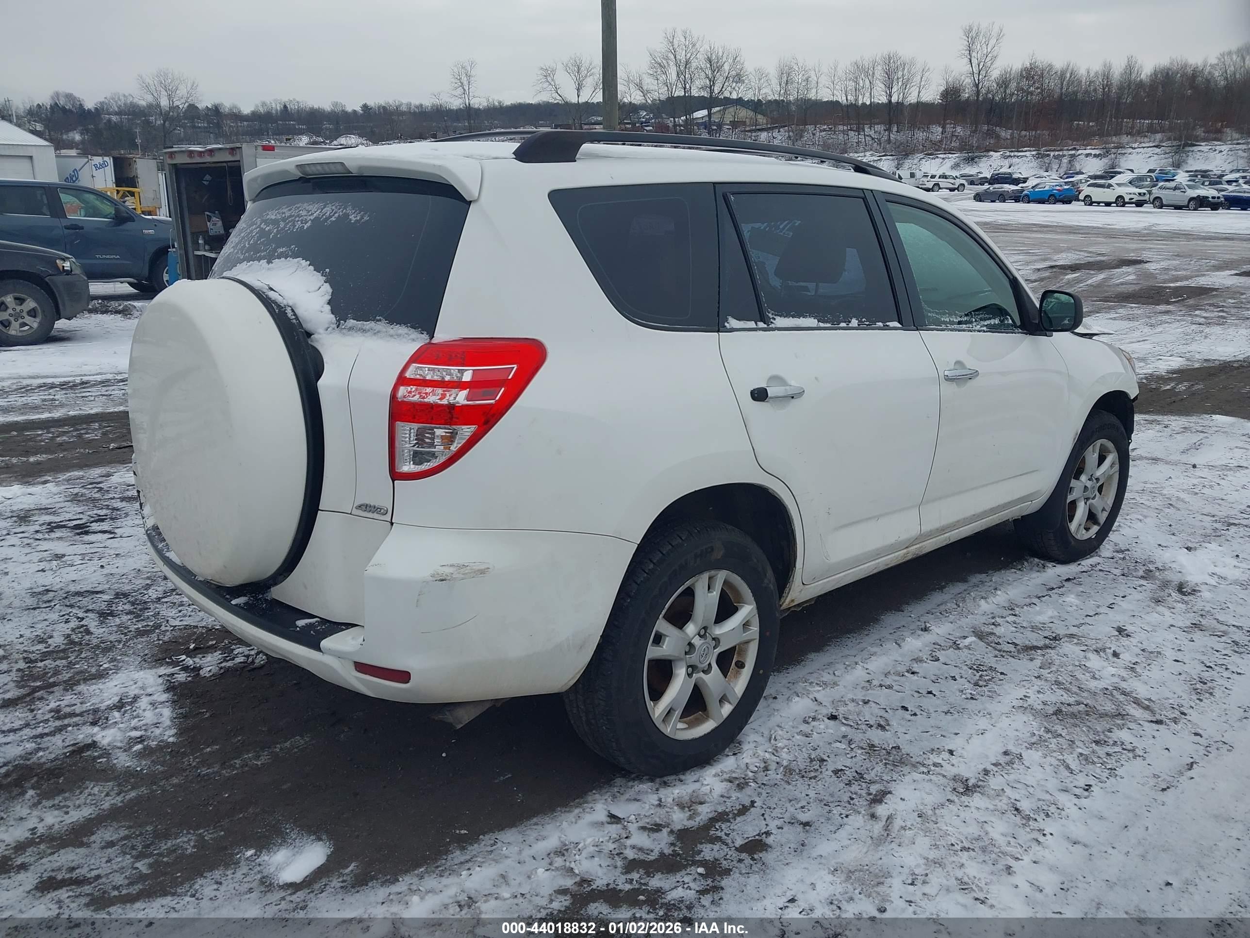 TOYOTA RAV4 image 4