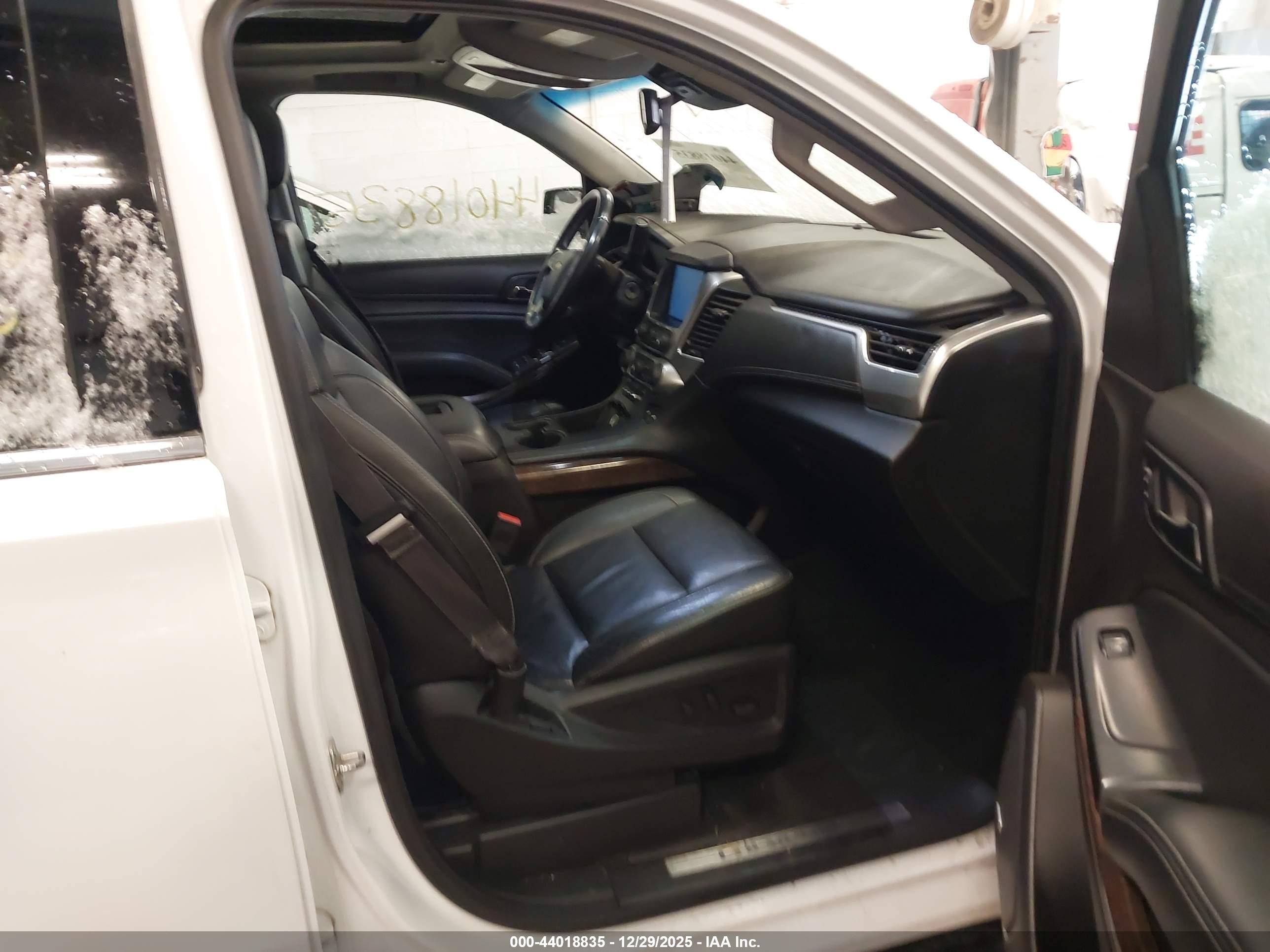 CHEVROLET SUBURBAN image 5