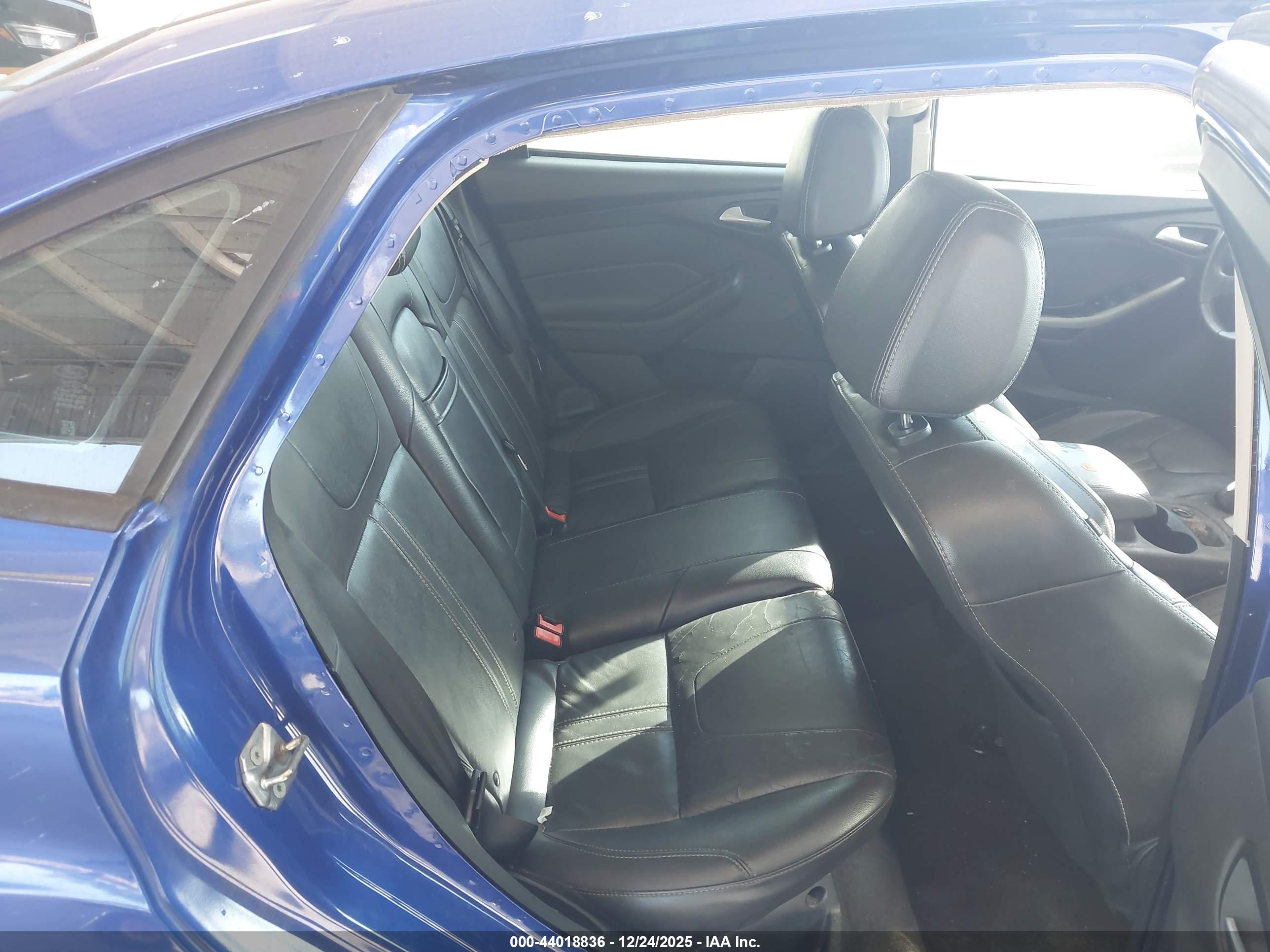 FORD FOCUS image 8