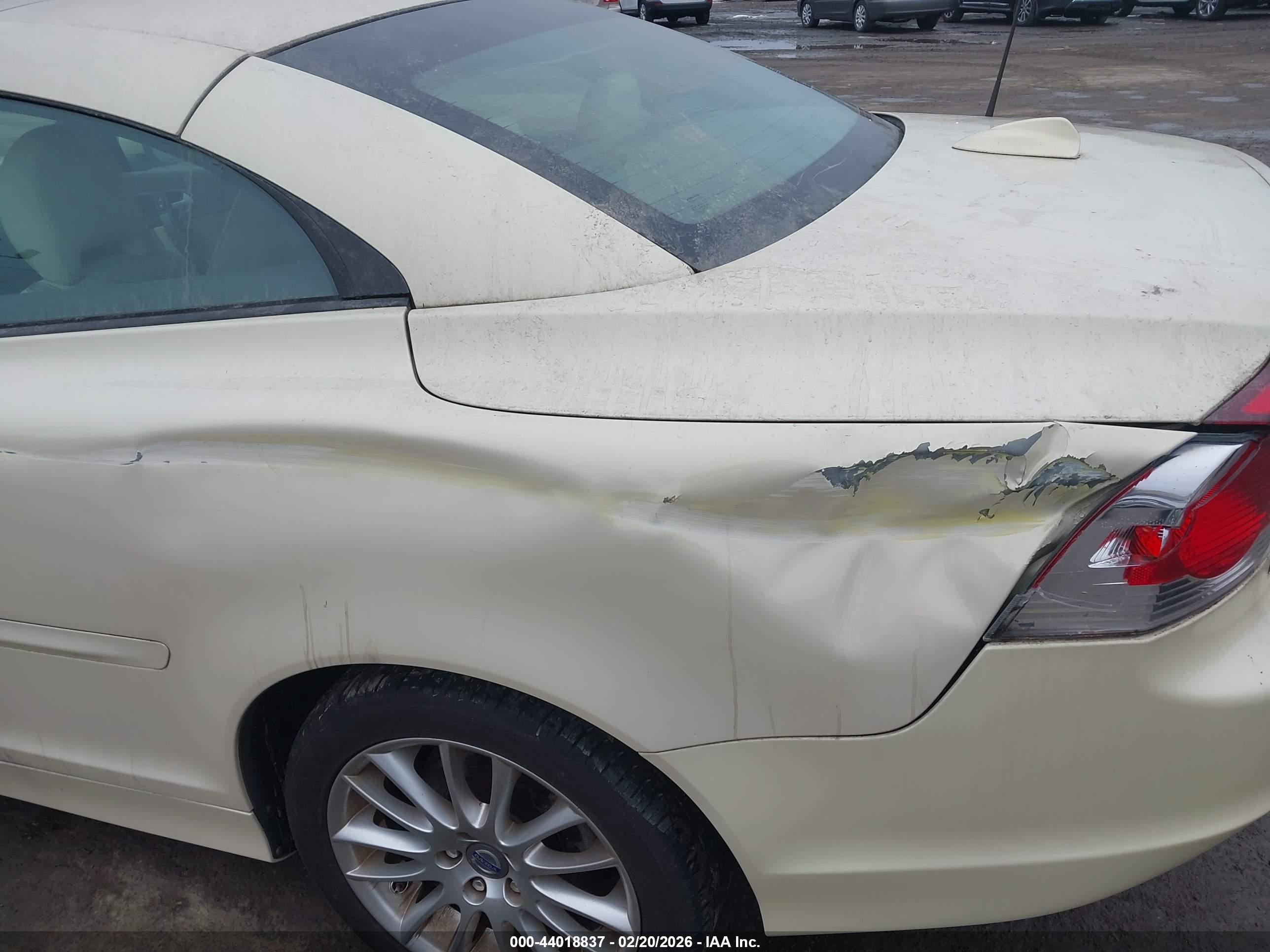 VOLVO C70 image 6