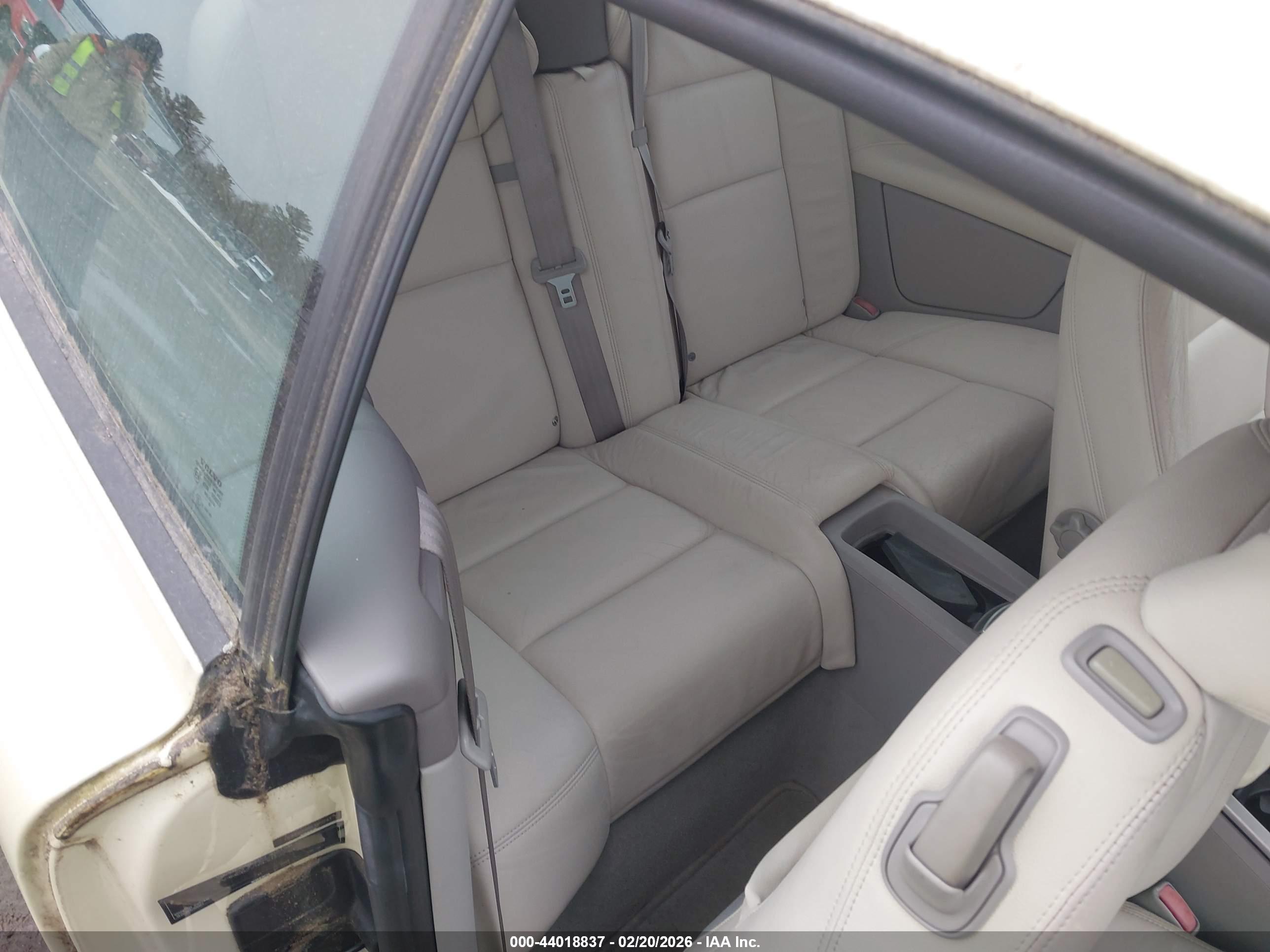 VOLVO C70 image 8