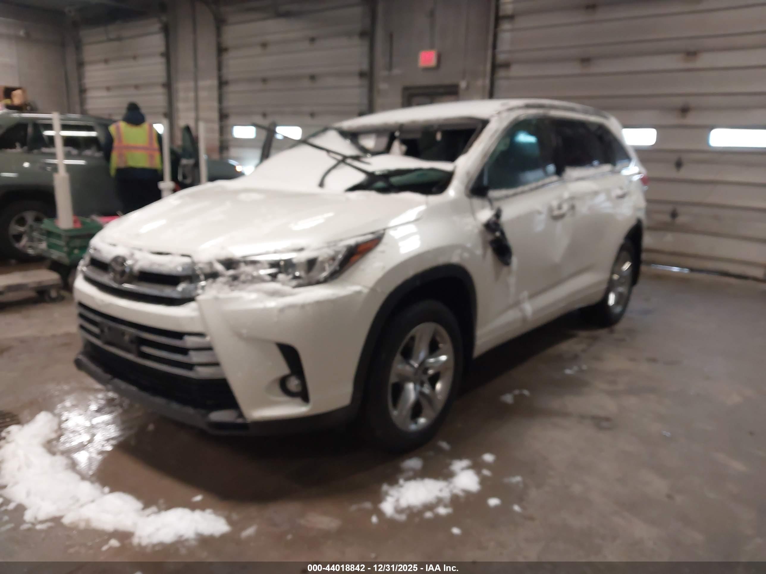 TOYOTA HIGHLANDER image 2