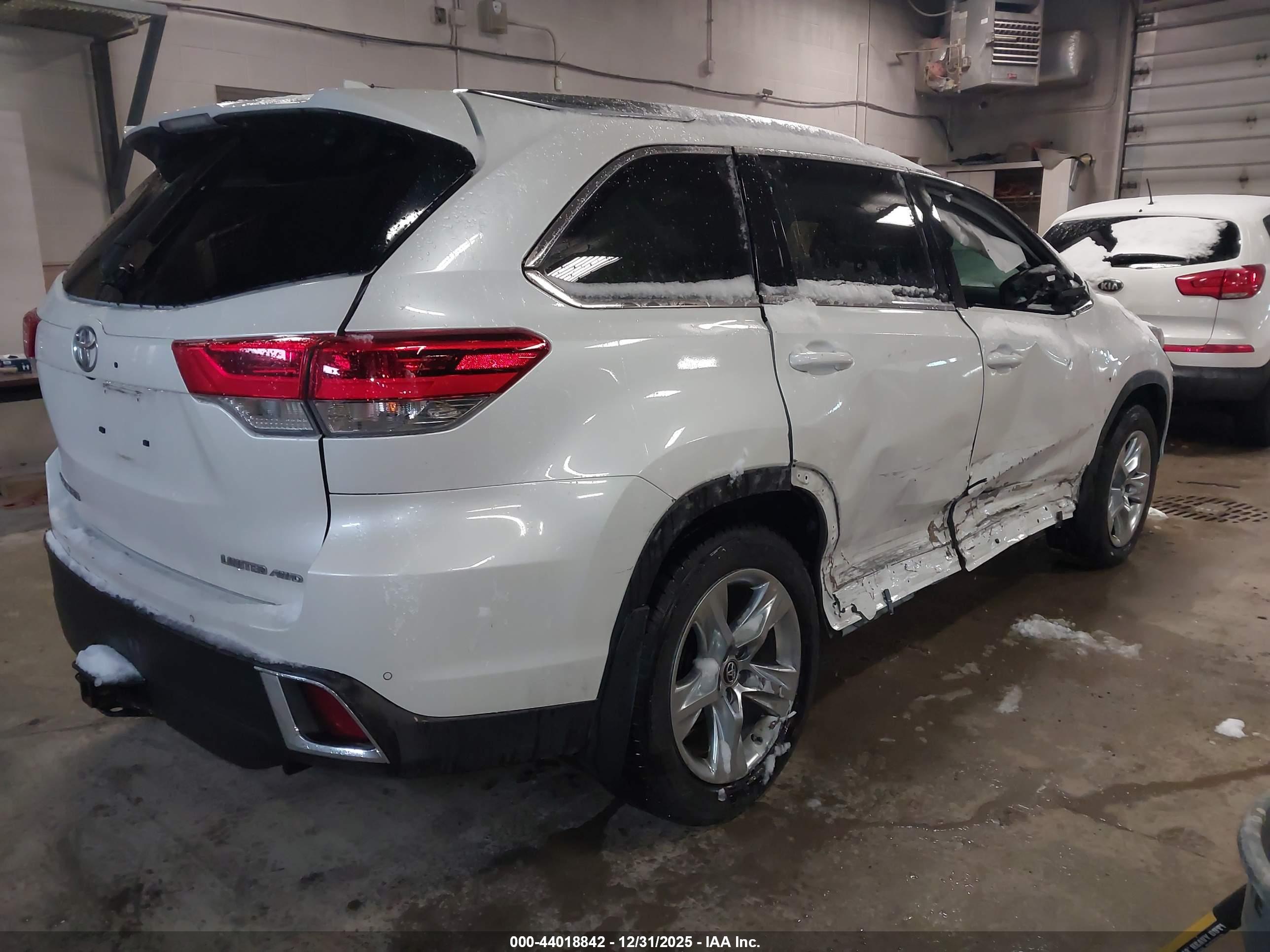 TOYOTA HIGHLANDER image 4