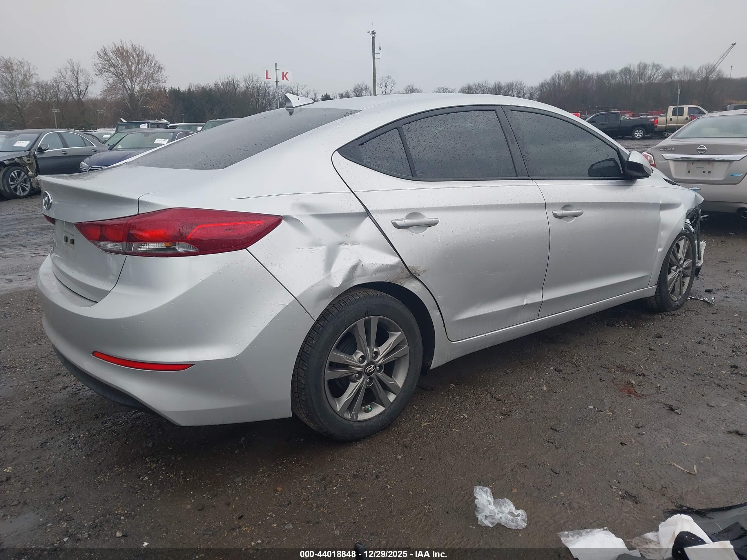 HYUNDAI ELANTRA image 4
