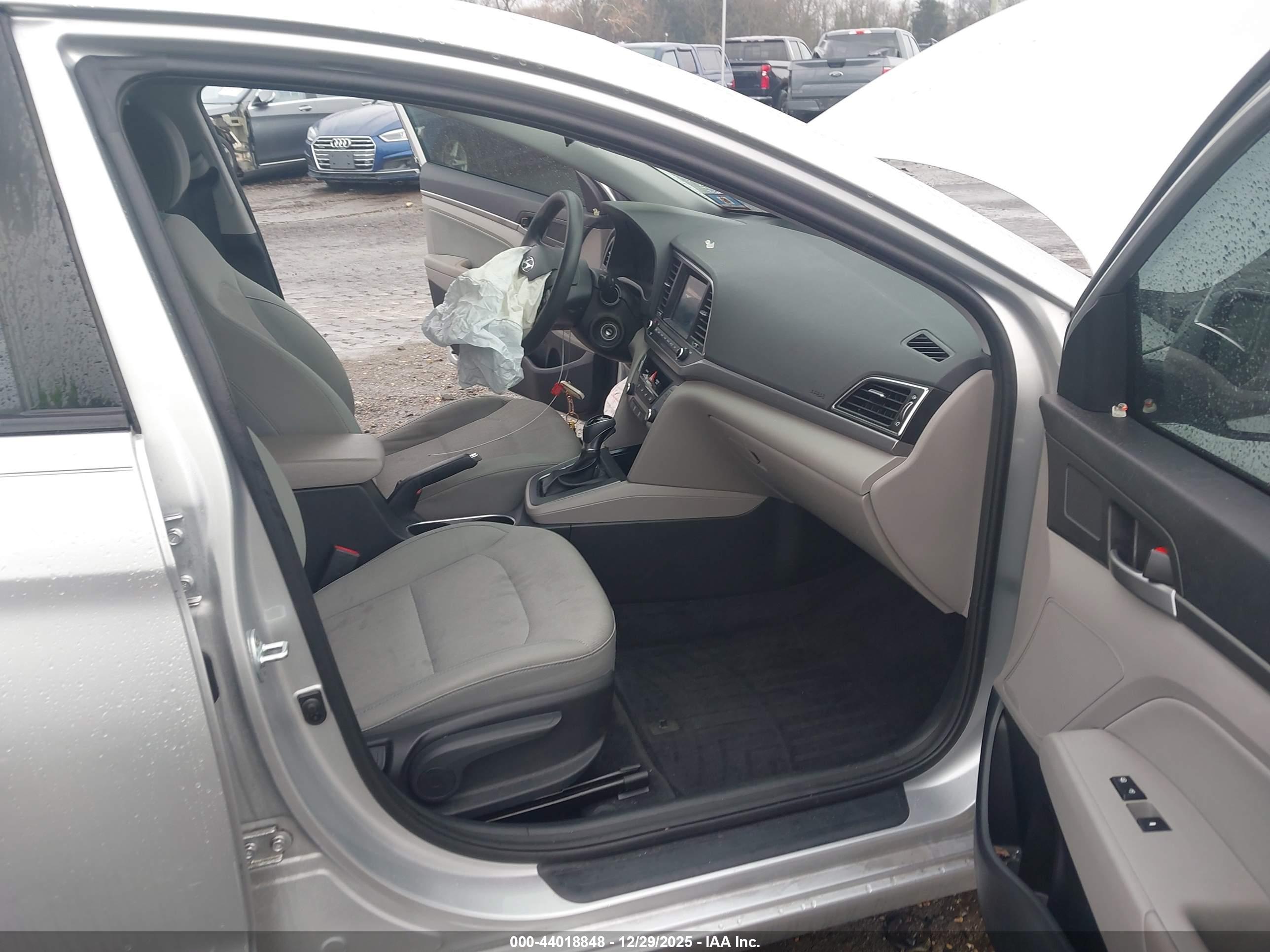 HYUNDAI ELANTRA image 5