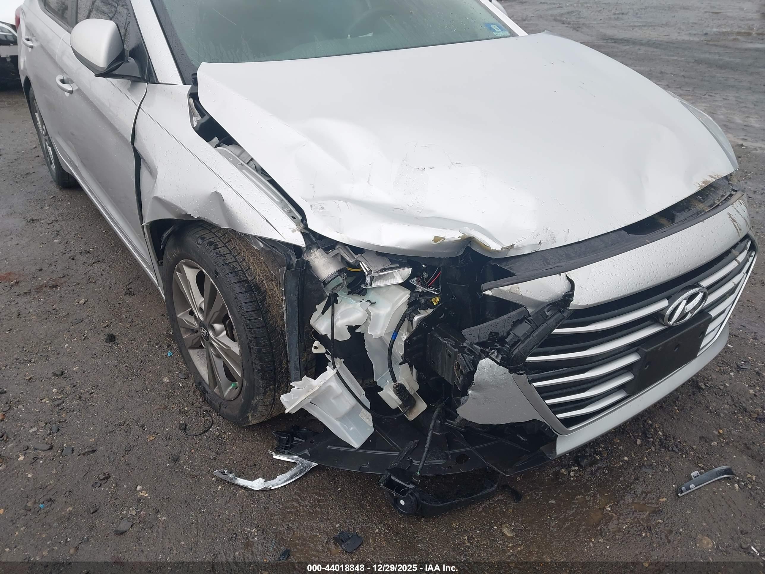 HYUNDAI ELANTRA image 6