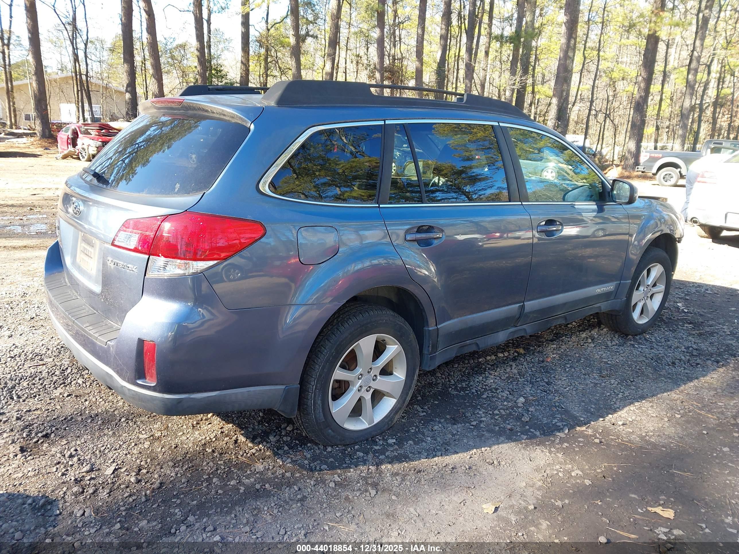 SUBARU OUTBACK image 4