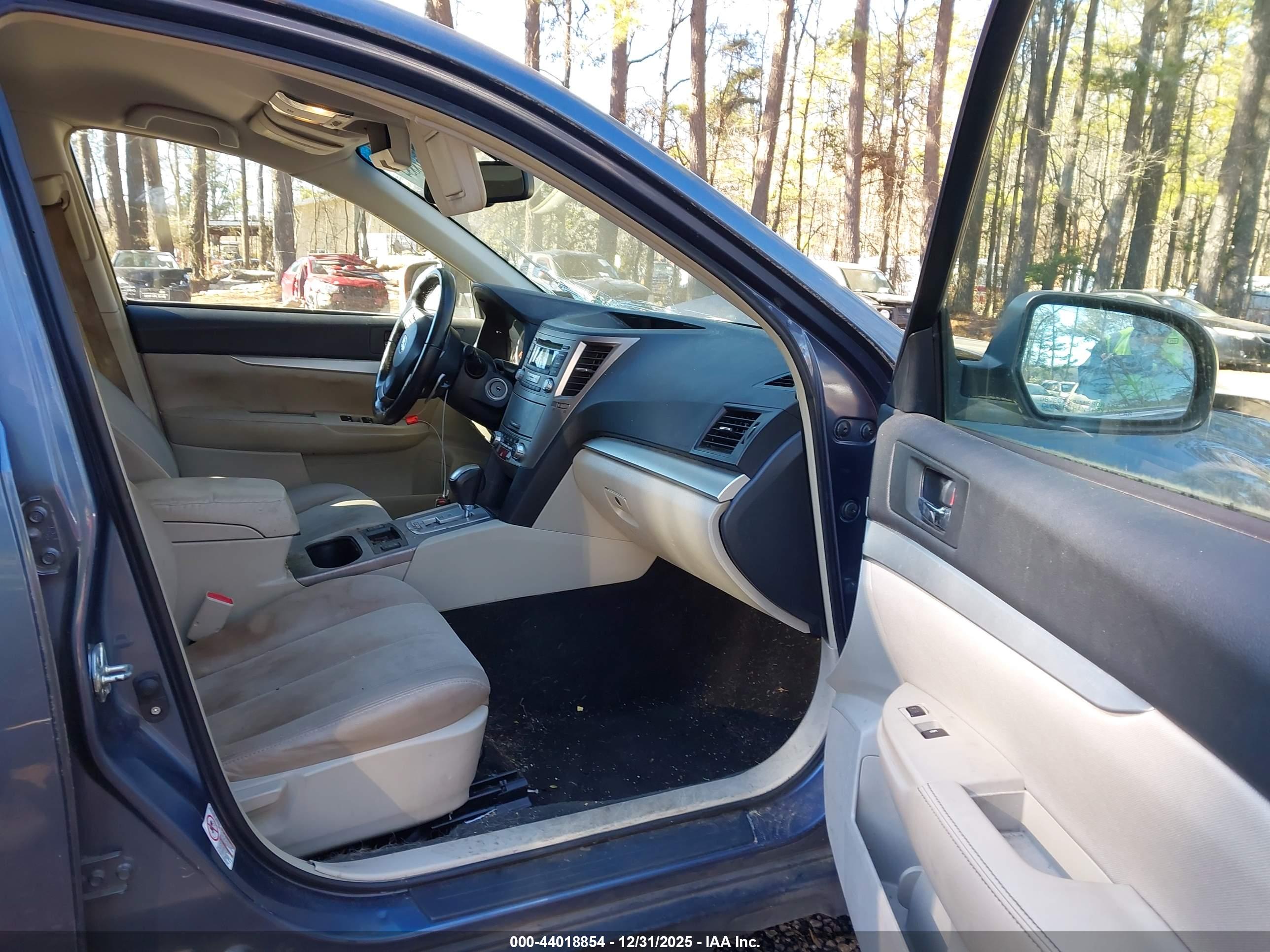 SUBARU OUTBACK image 5