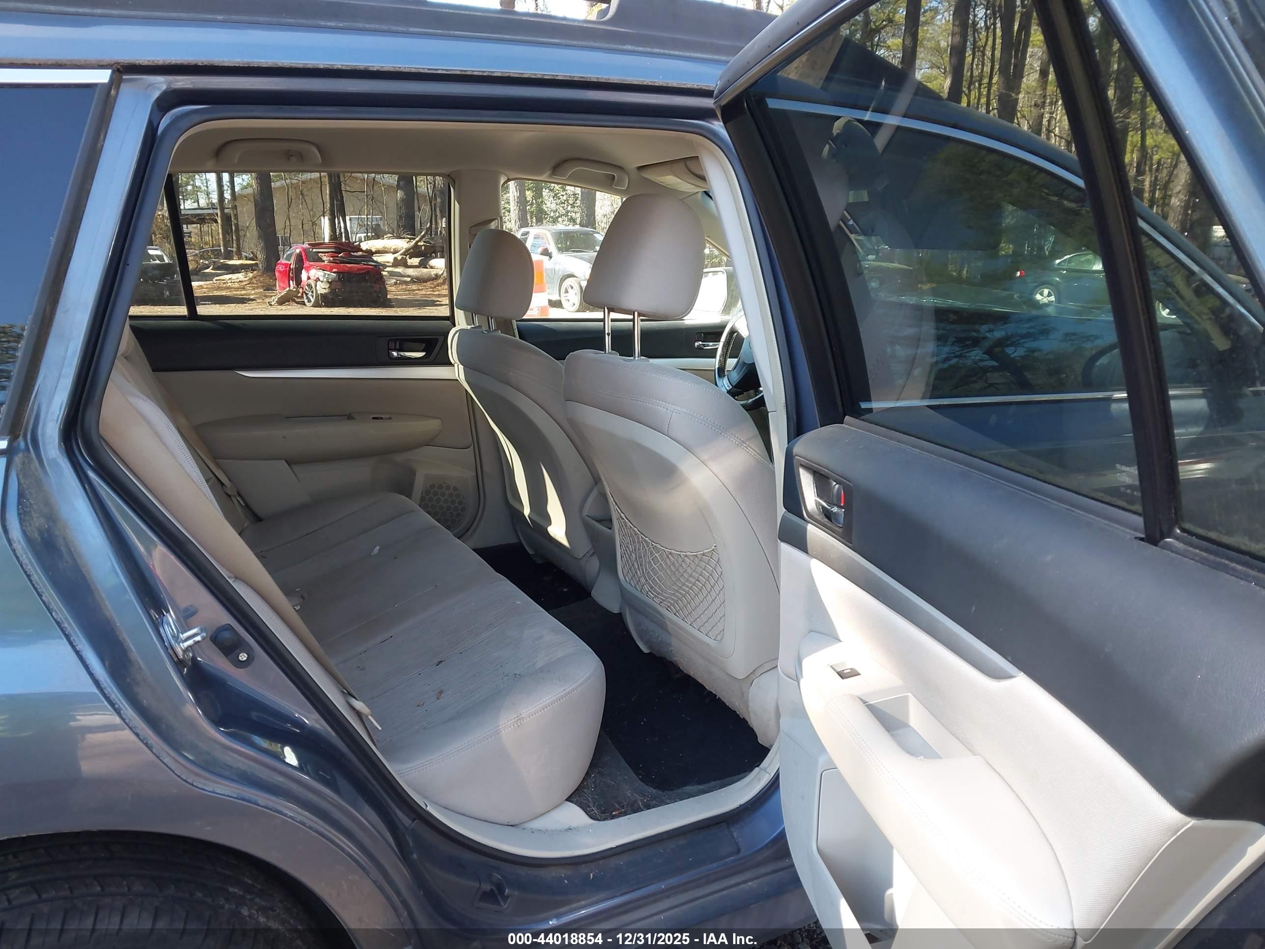 SUBARU OUTBACK image 8