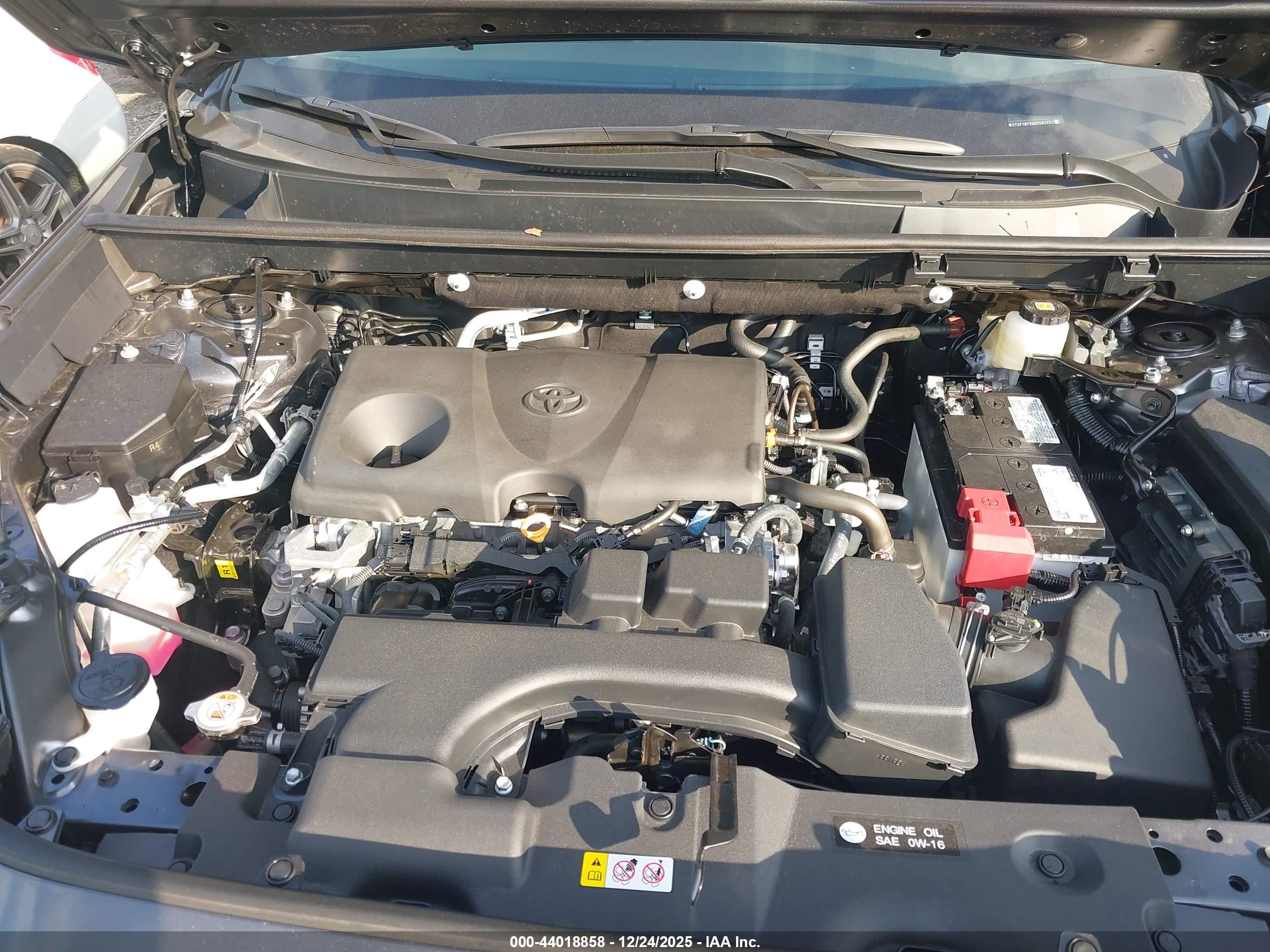 TOYOTA RAV4 image 10