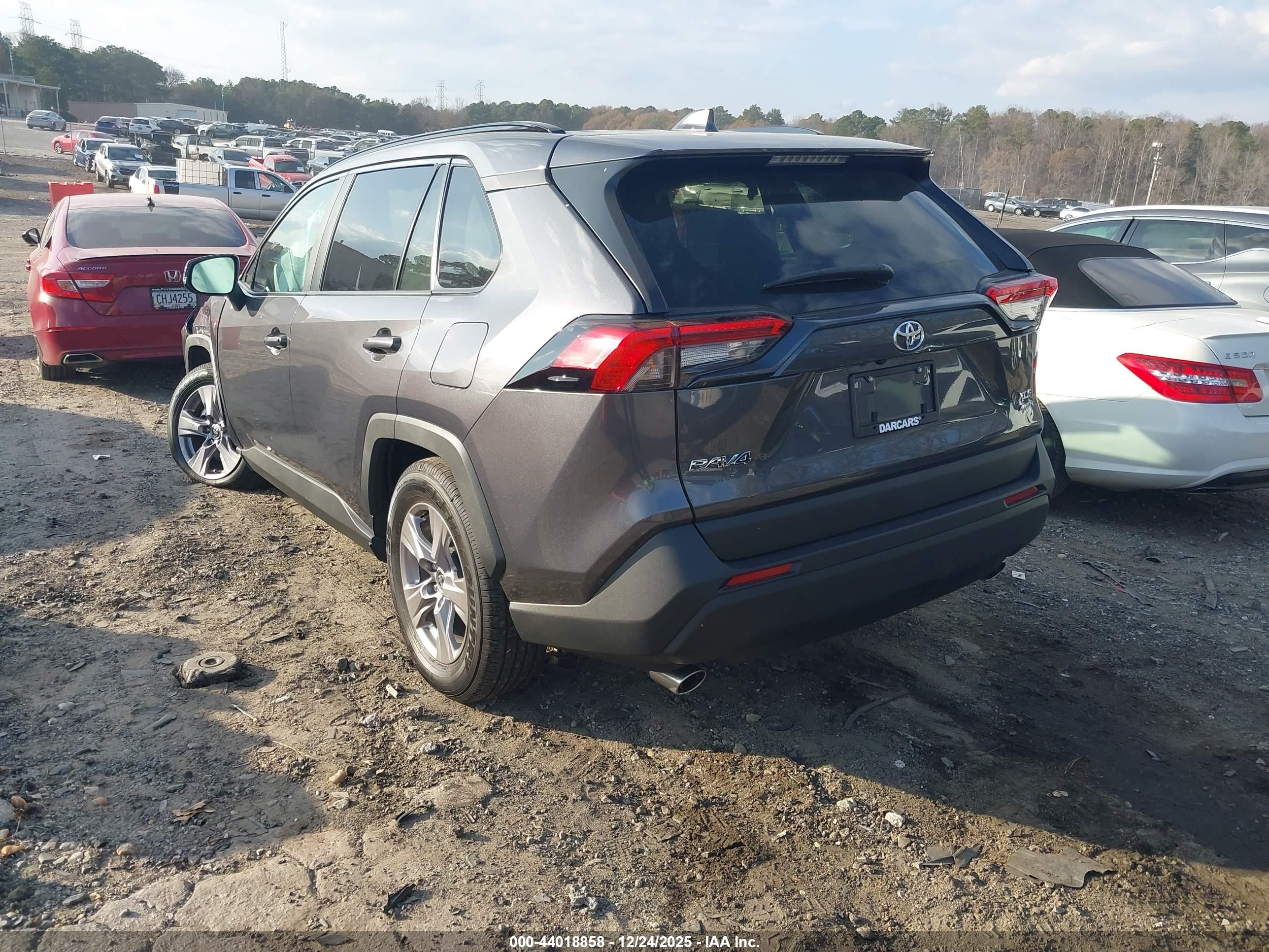 TOYOTA RAV4 image 3