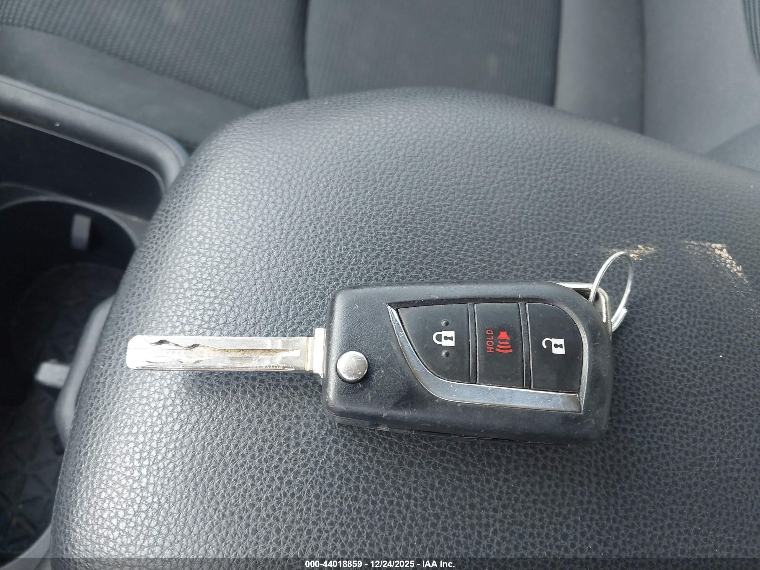 TOYOTA RAV4 image 11