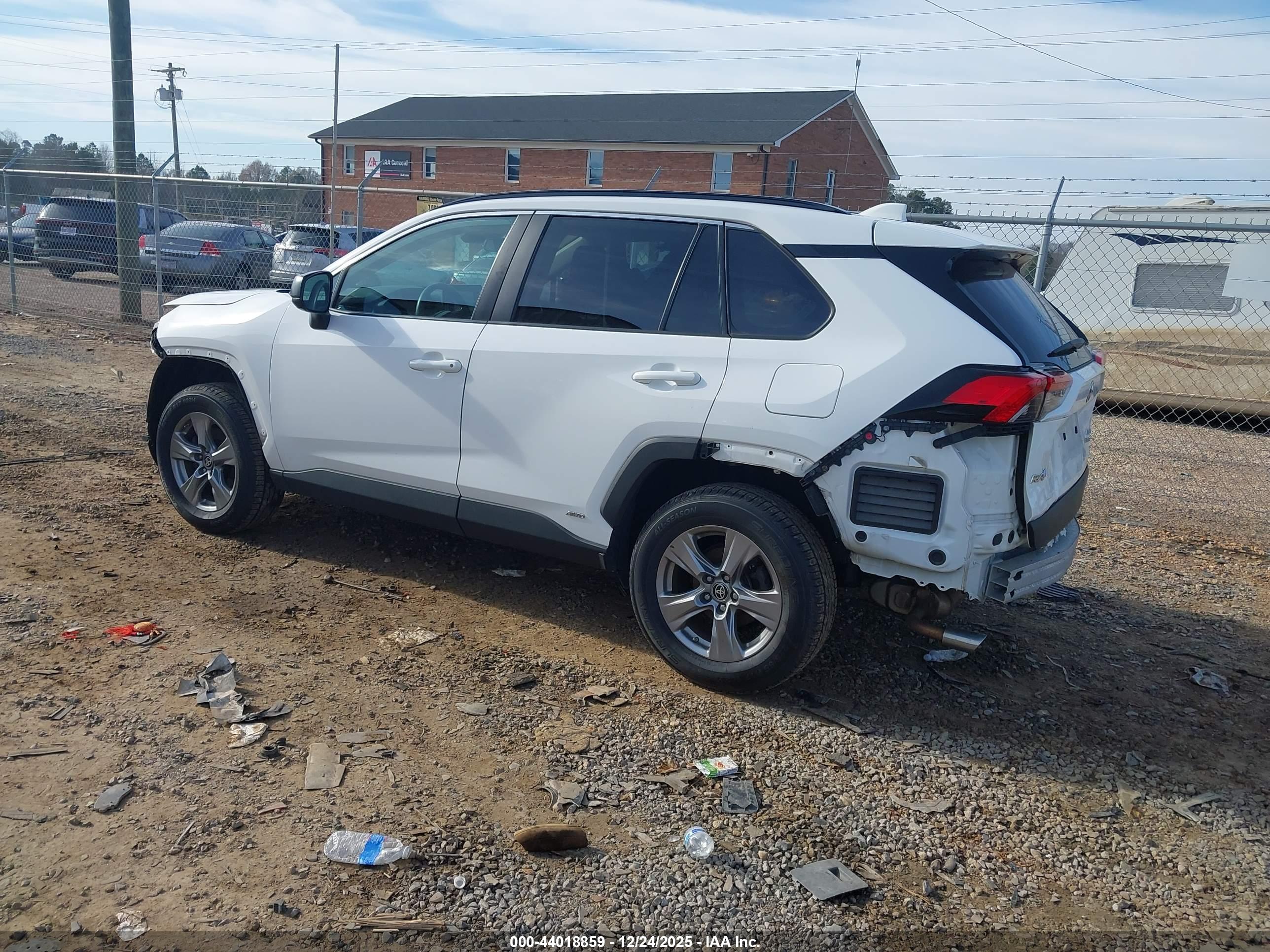 TOYOTA RAV4 image 3