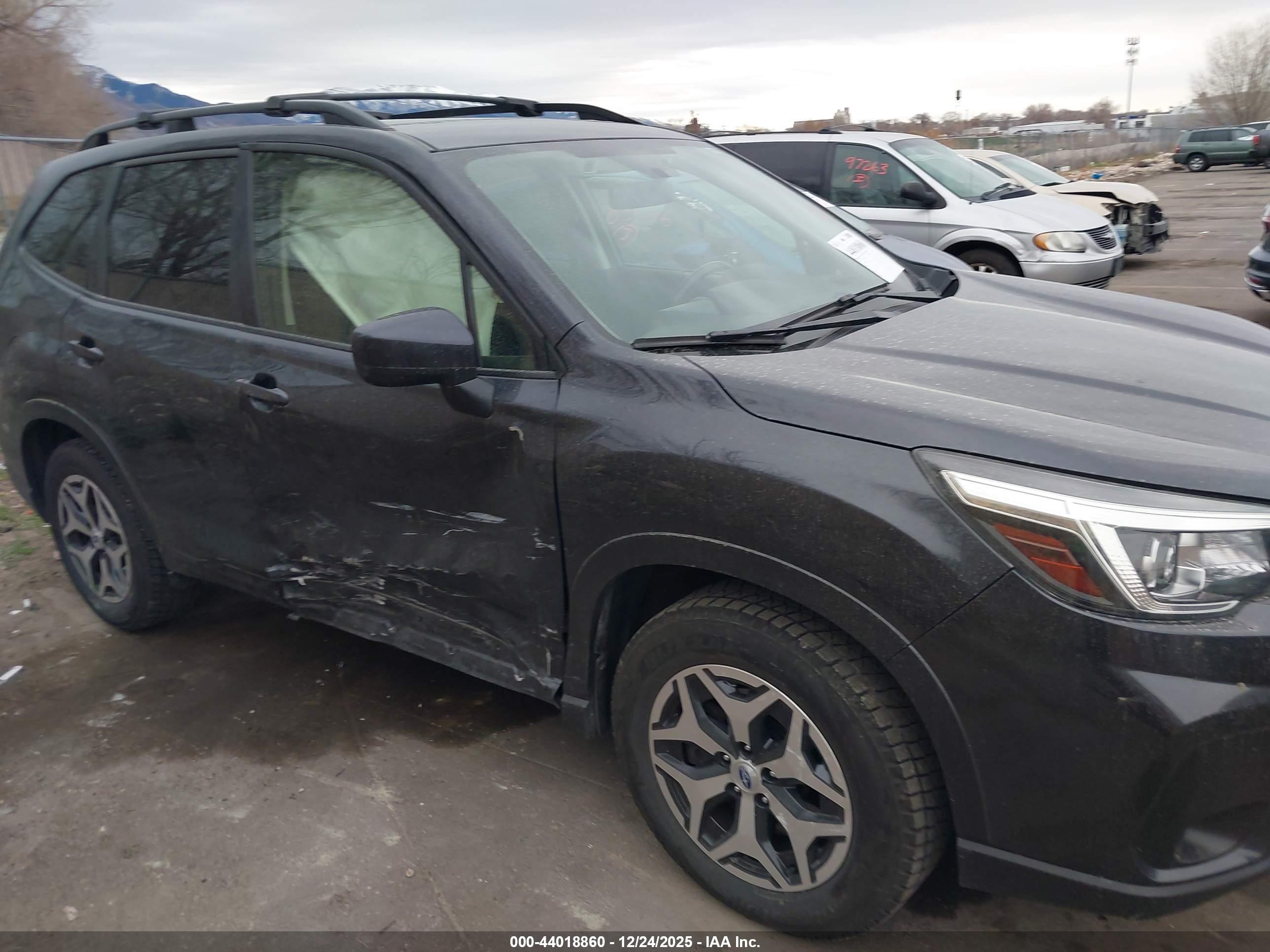 SUBARU FORESTER image 6