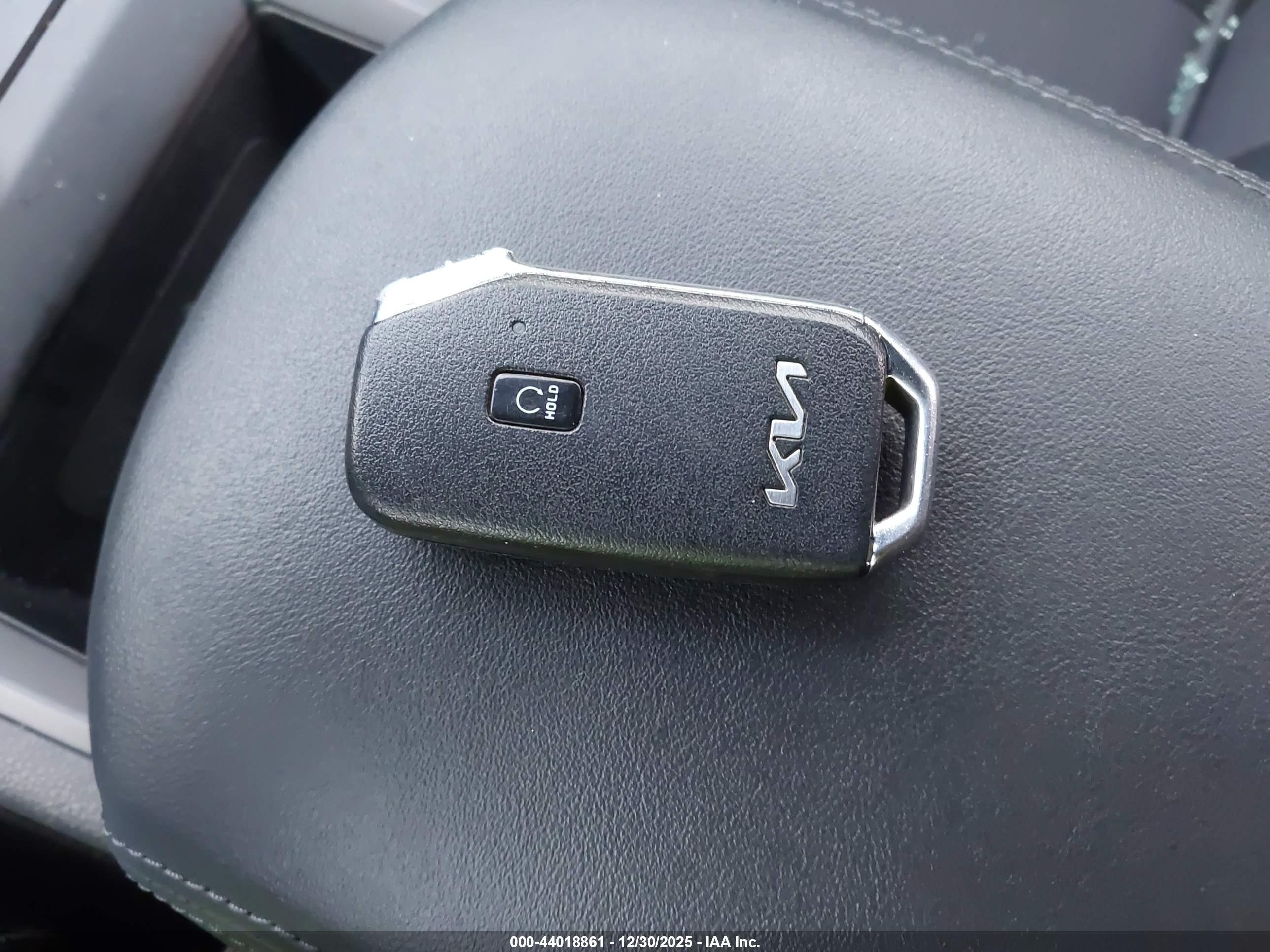 KIA K5 image 11