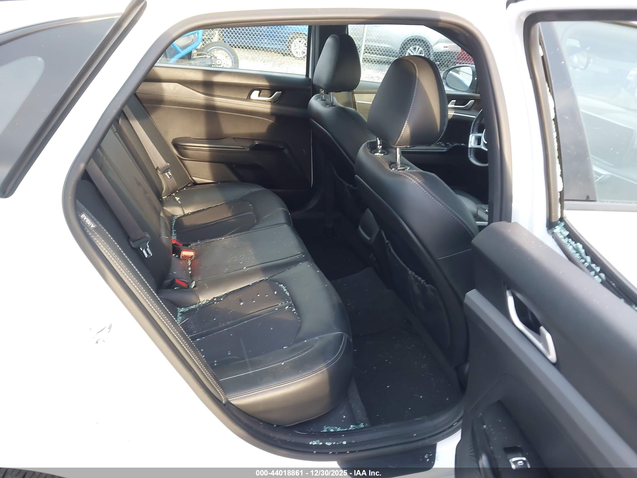 KIA K5 image 8