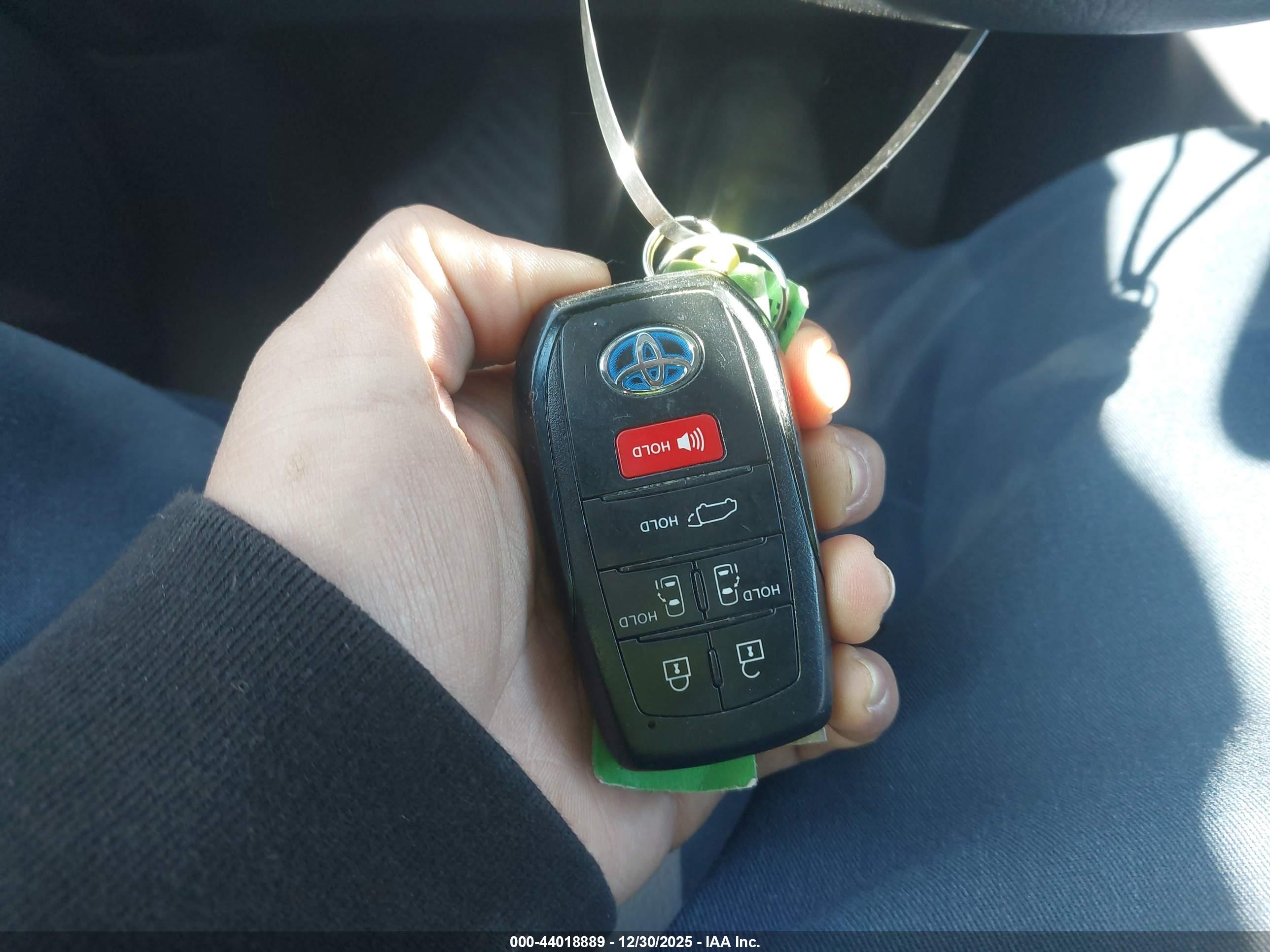 TOYOTA SIENNA image 11