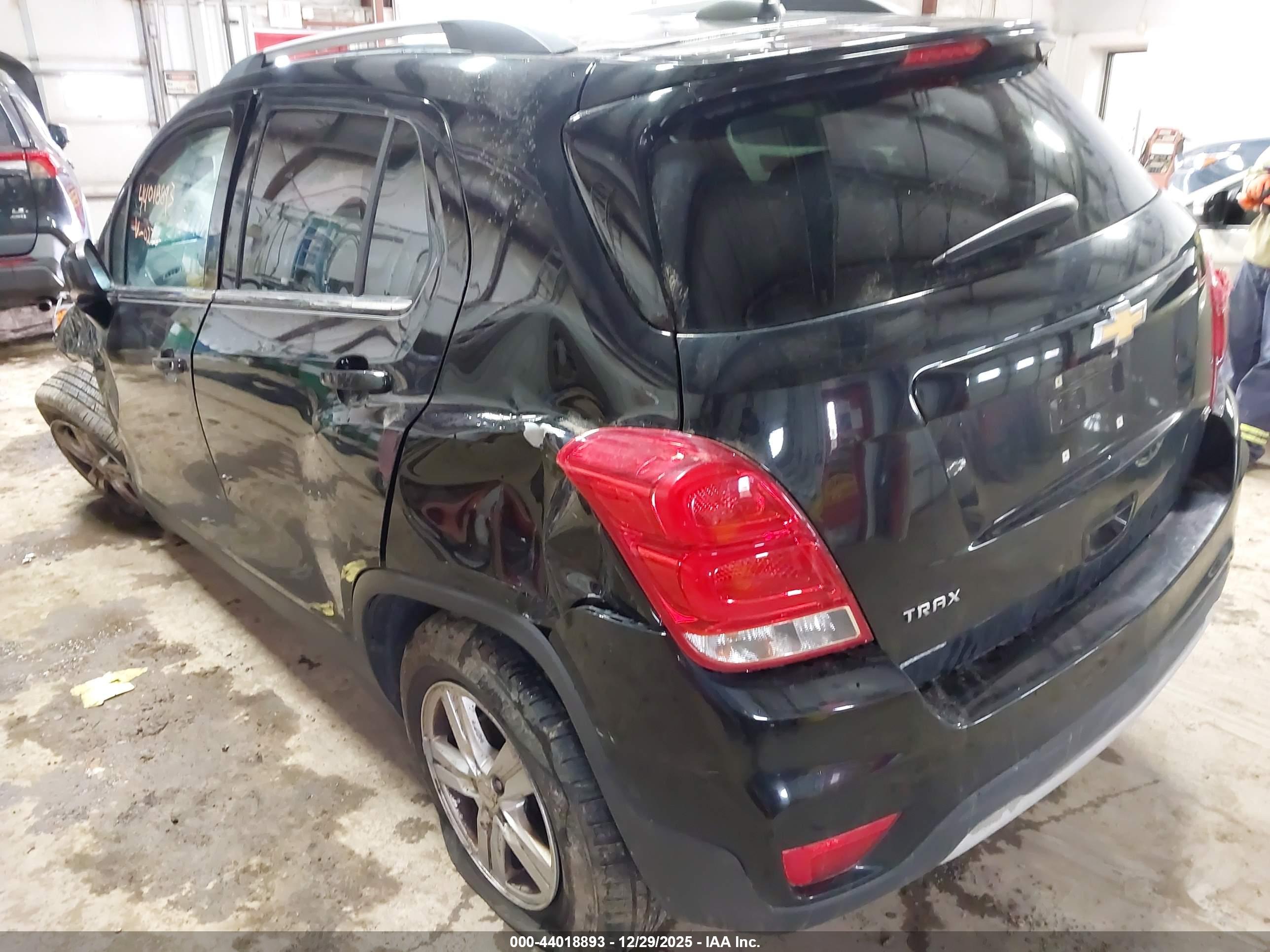 CHEVROLET TRAX image 3