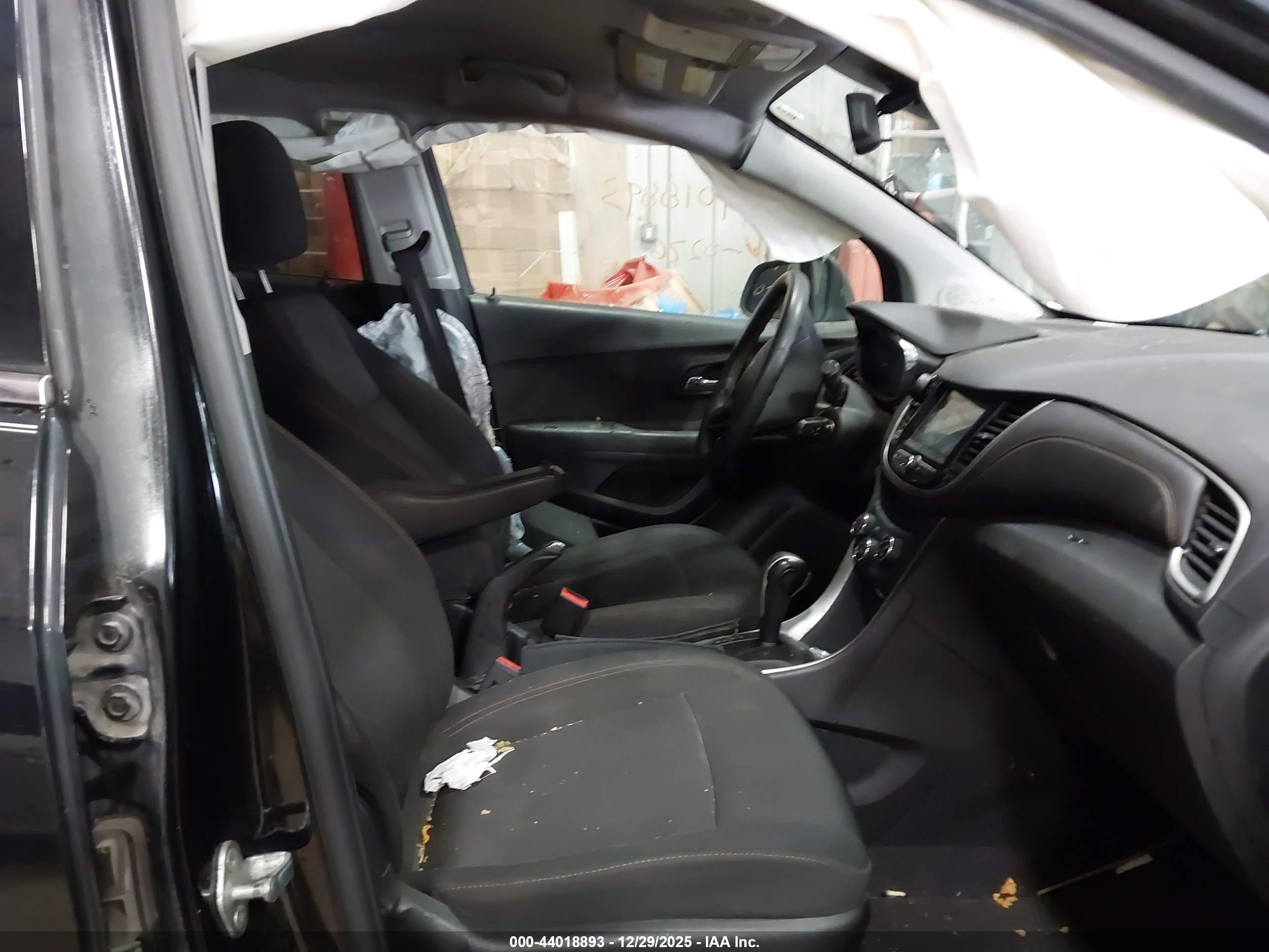 CHEVROLET TRAX image 5