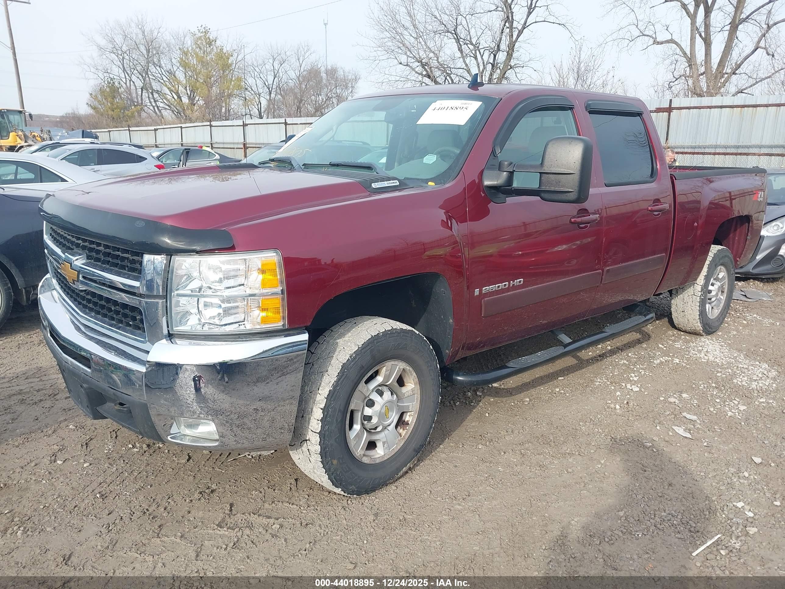 CHEVROLET SILVERADO image 2