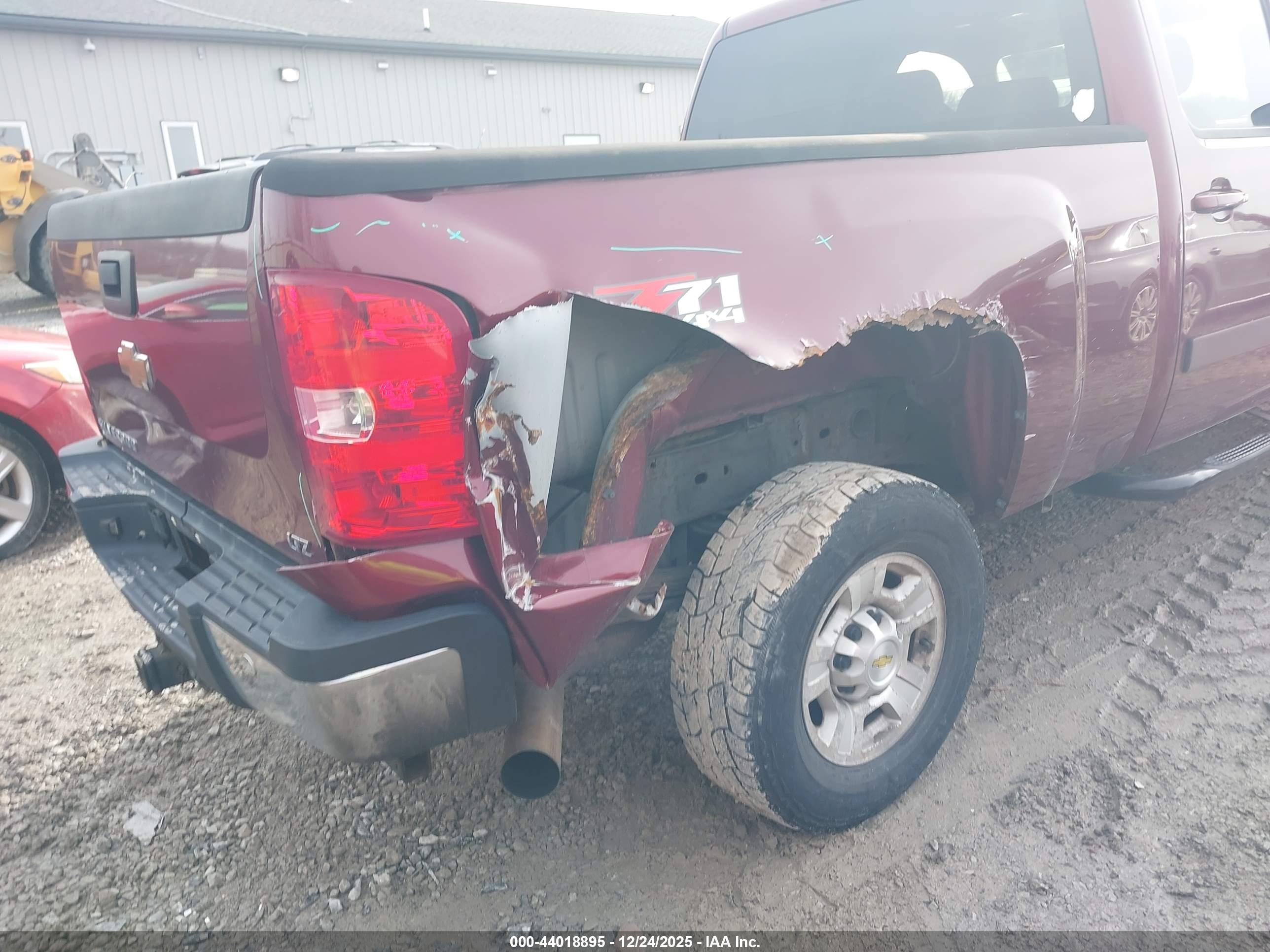 CHEVROLET SILVERADO image 6