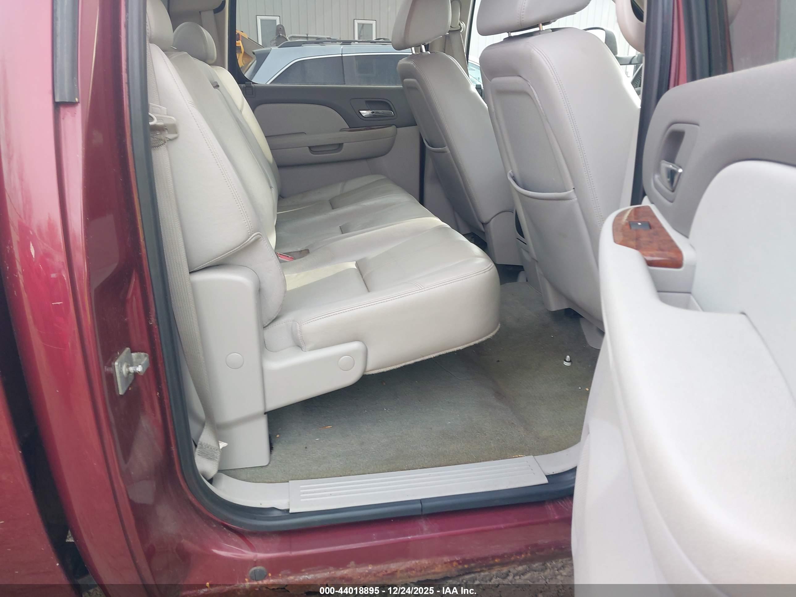 CHEVROLET SILVERADO image 8