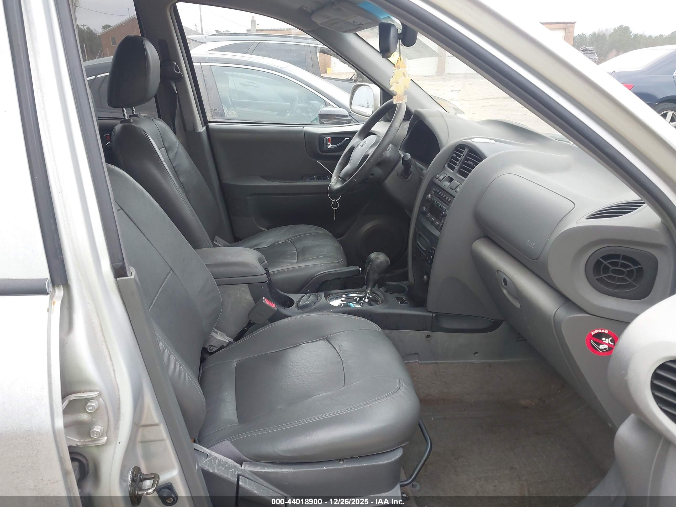 HYUNDAI SANTA image 5