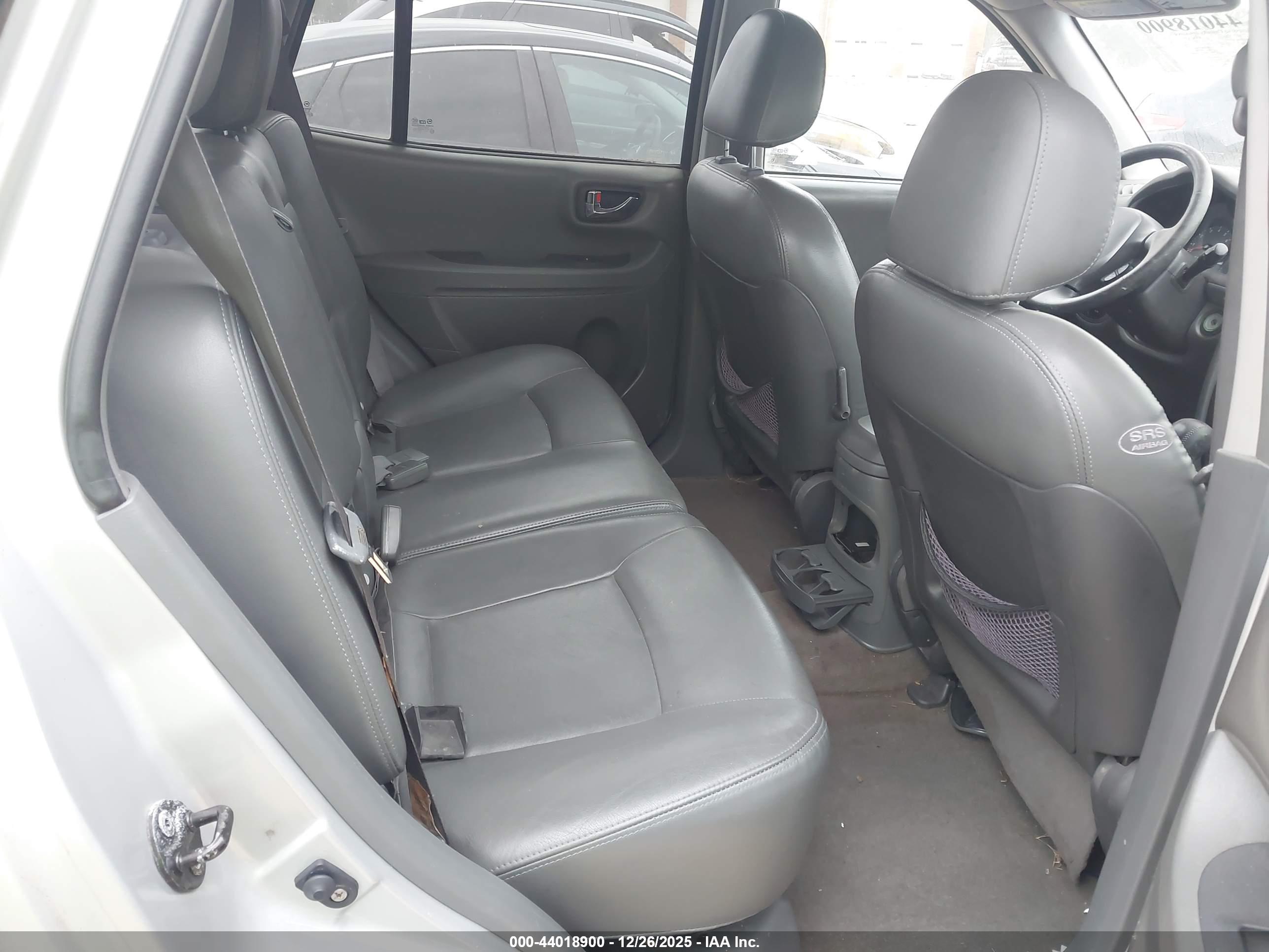HYUNDAI SANTA image 8