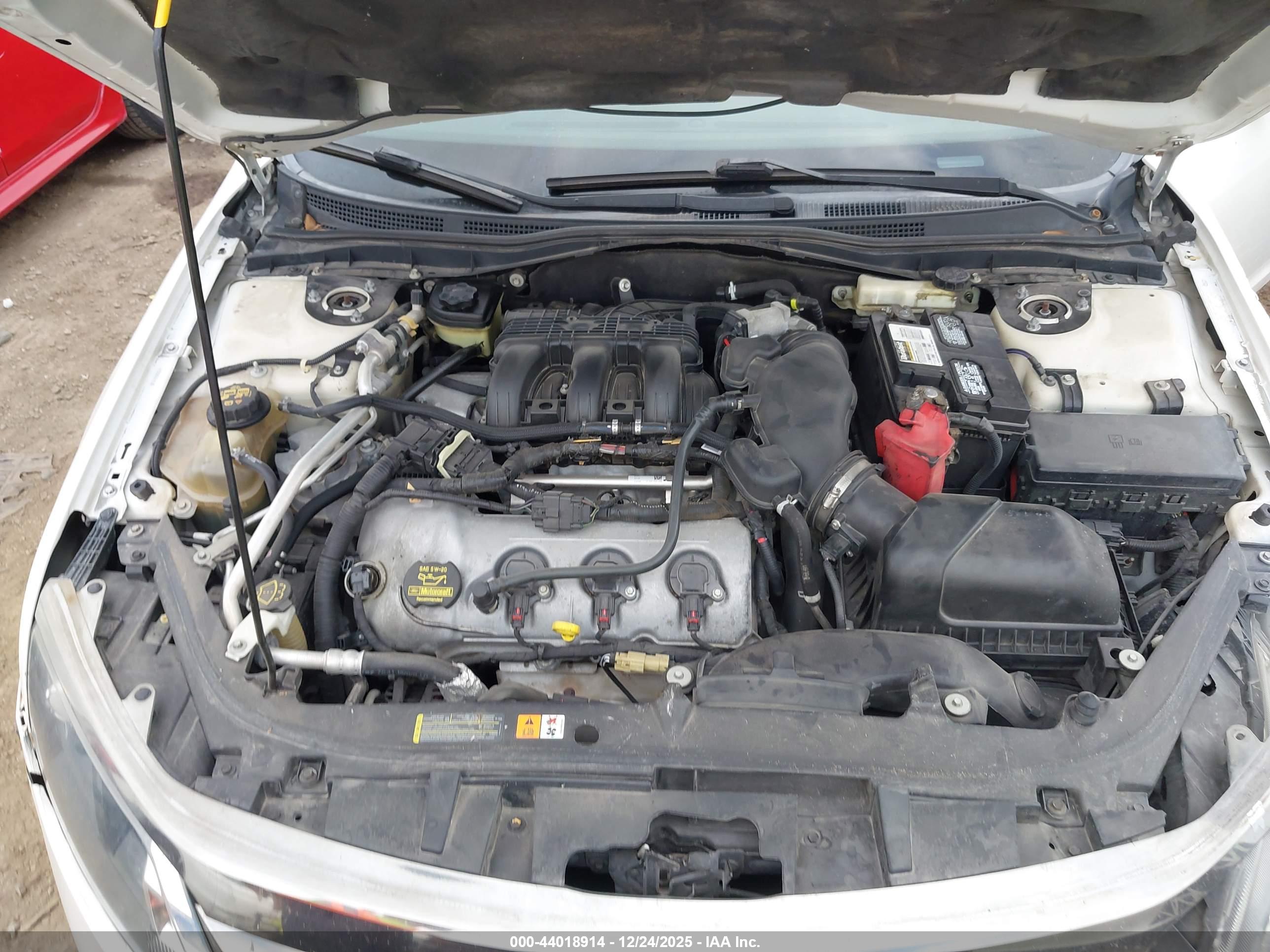 FORD FUSION image 10