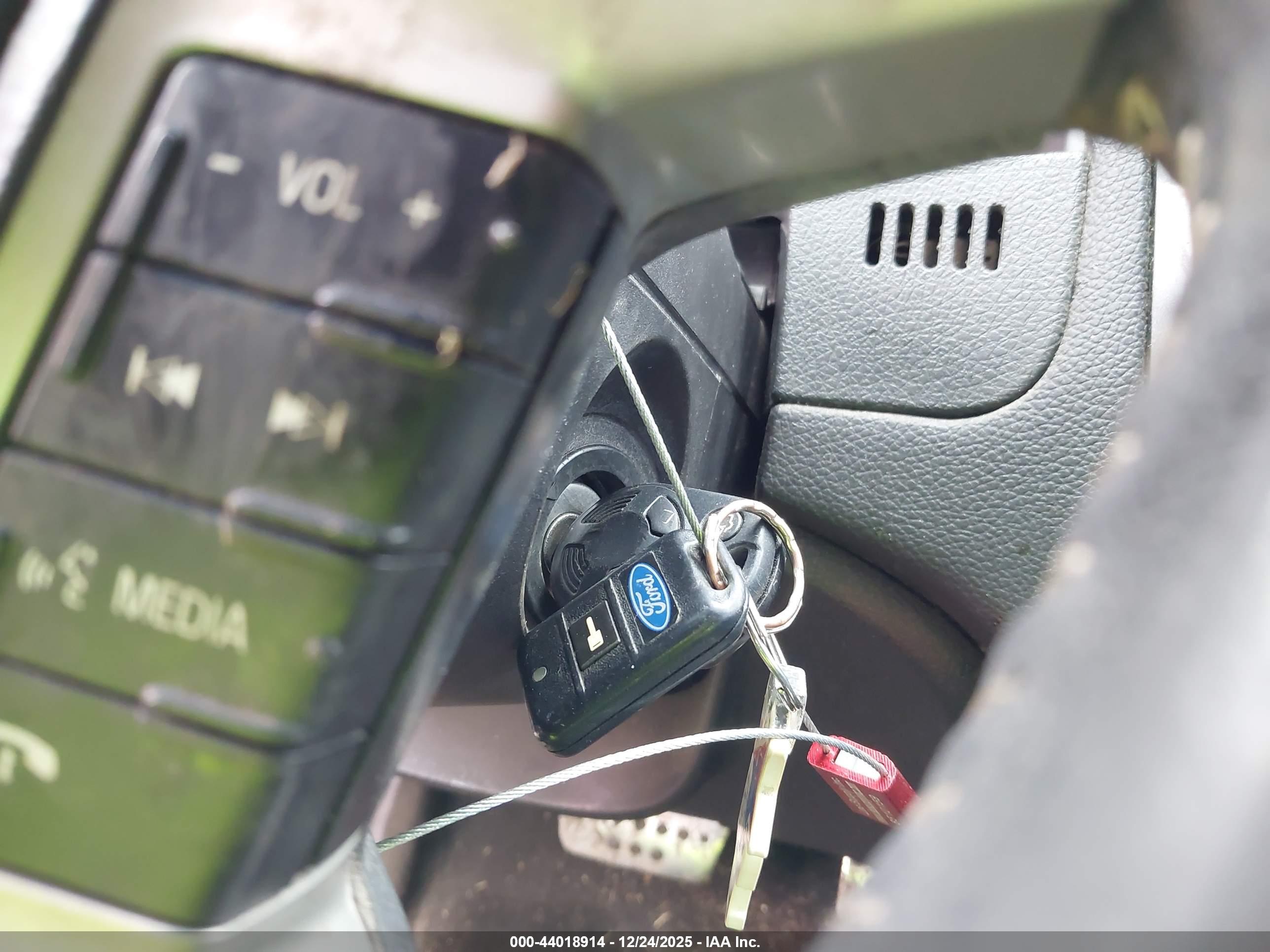 FORD FUSION image 11