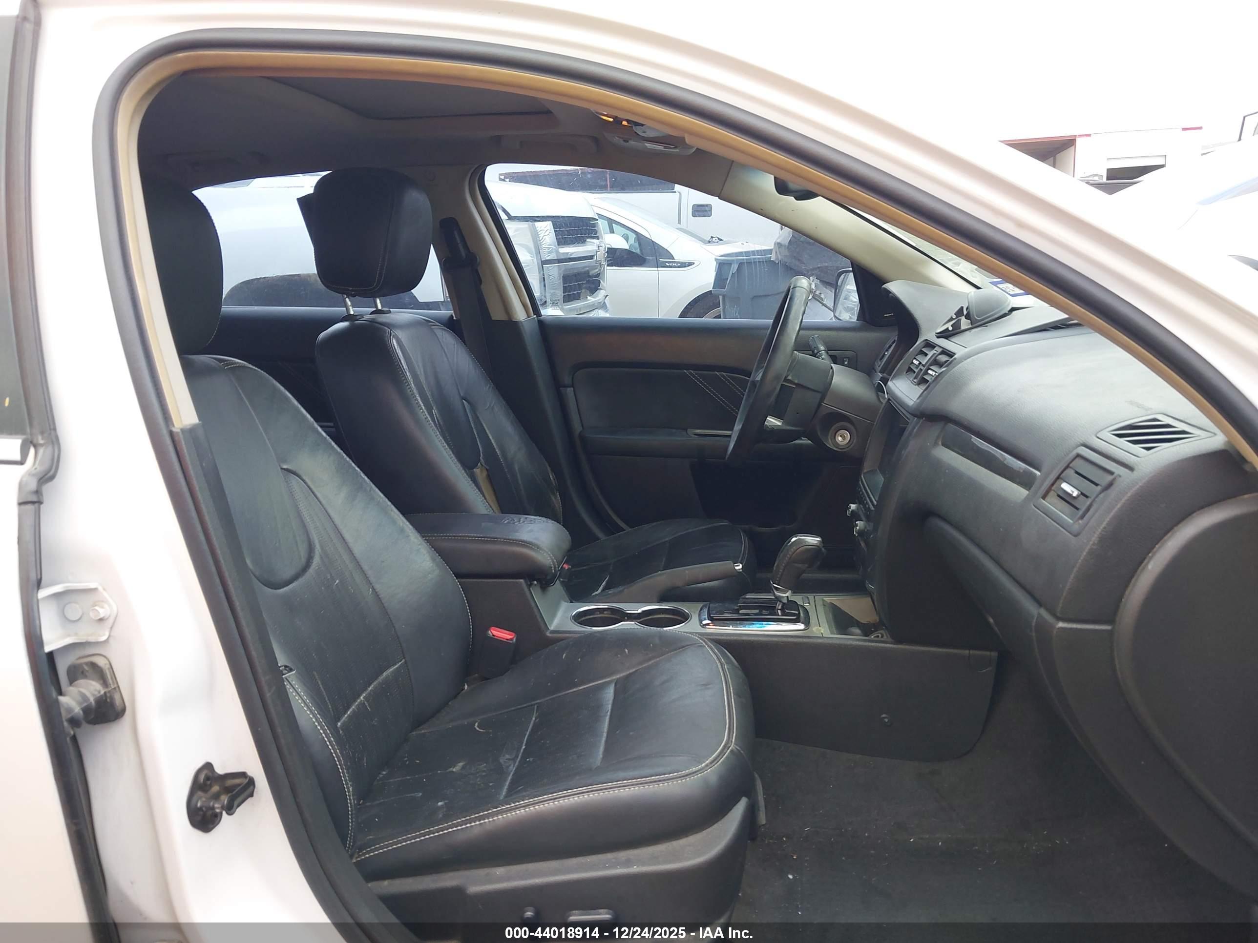 FORD FUSION image 5
