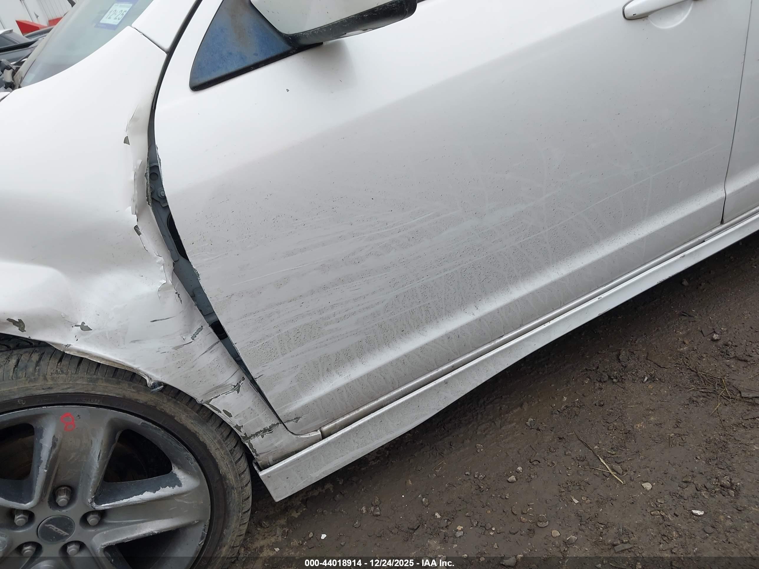 FORD FUSION image 6