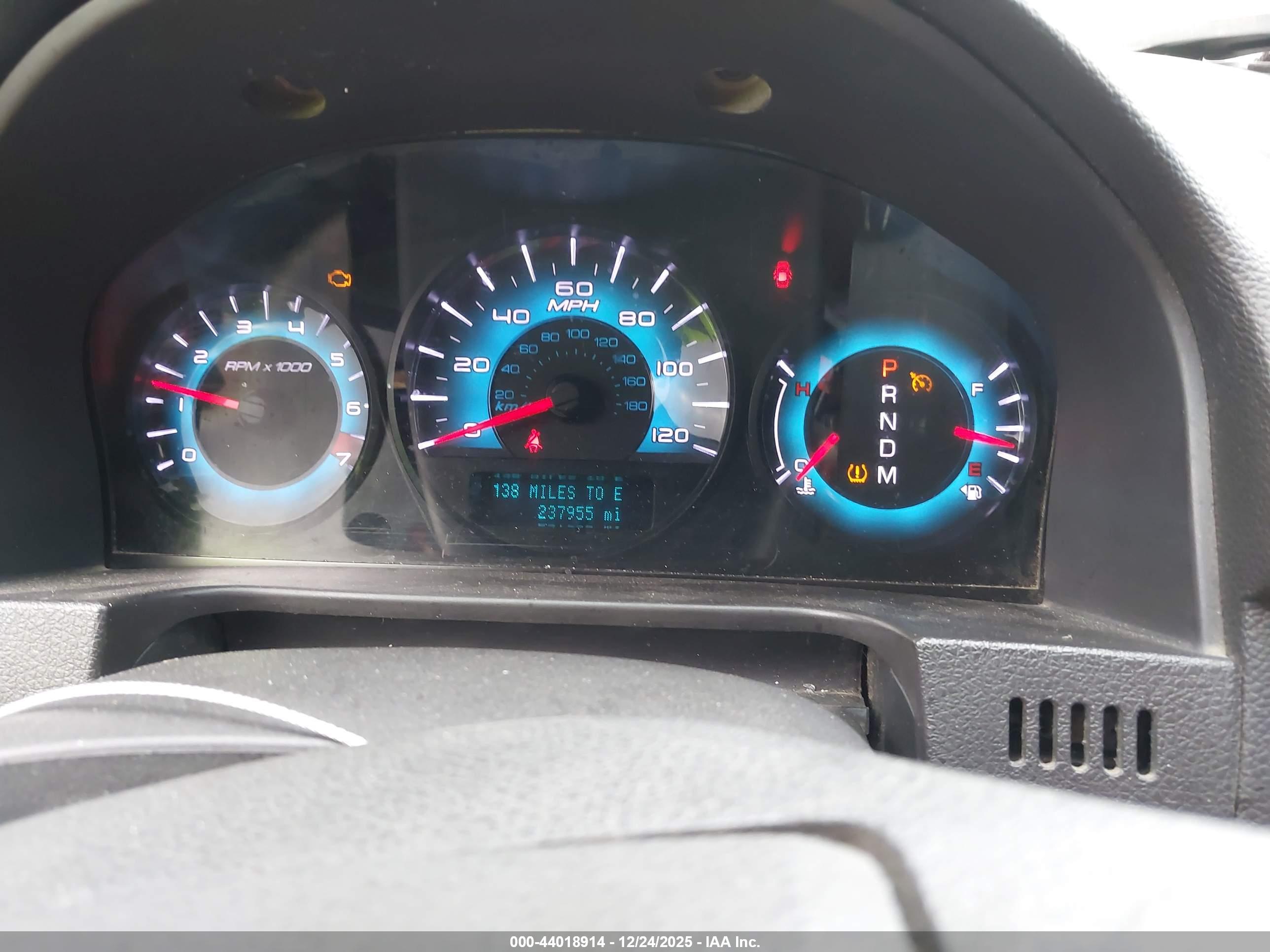 FORD FUSION image 7
