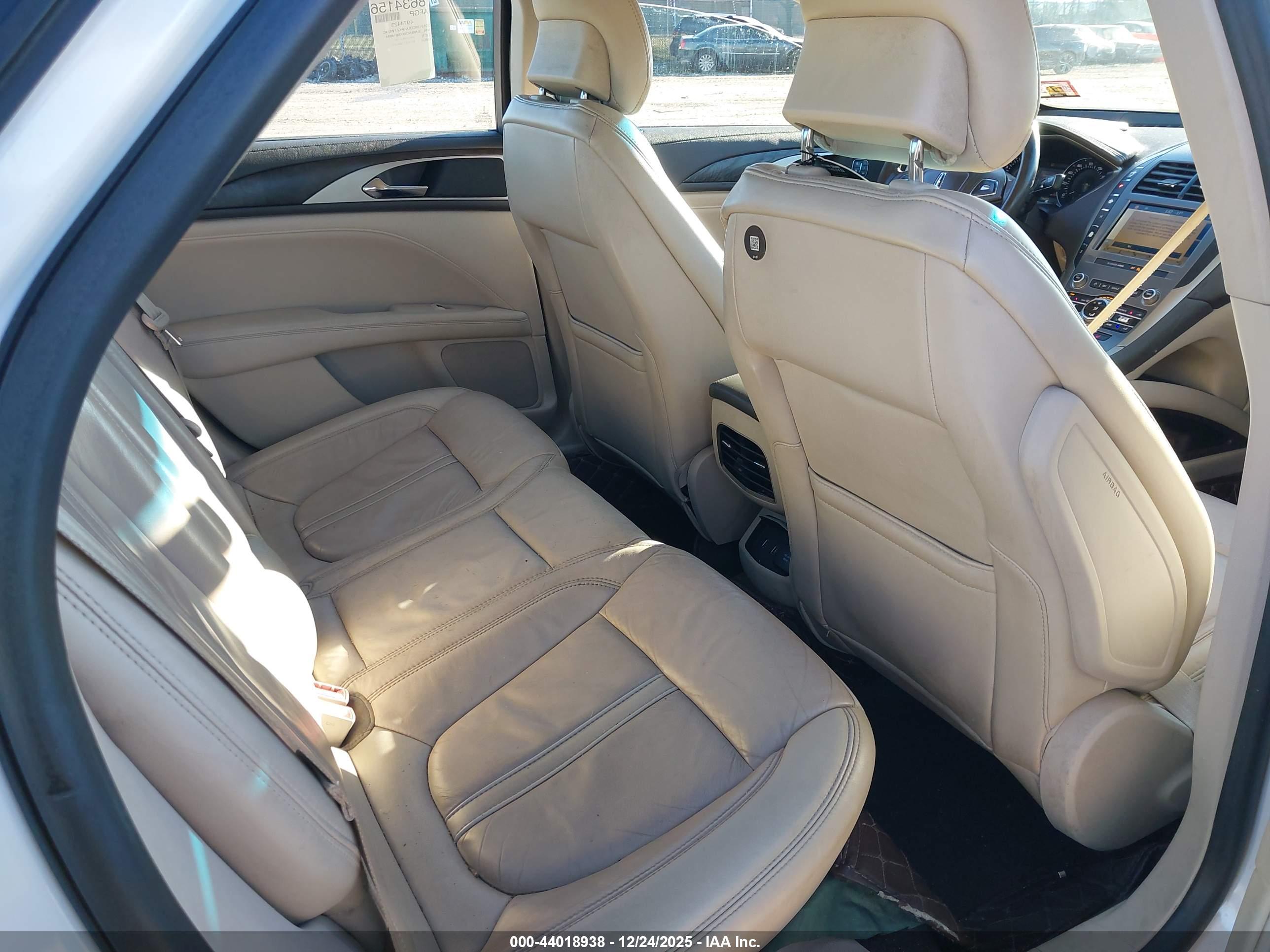 LINCOLN MKZ image 8