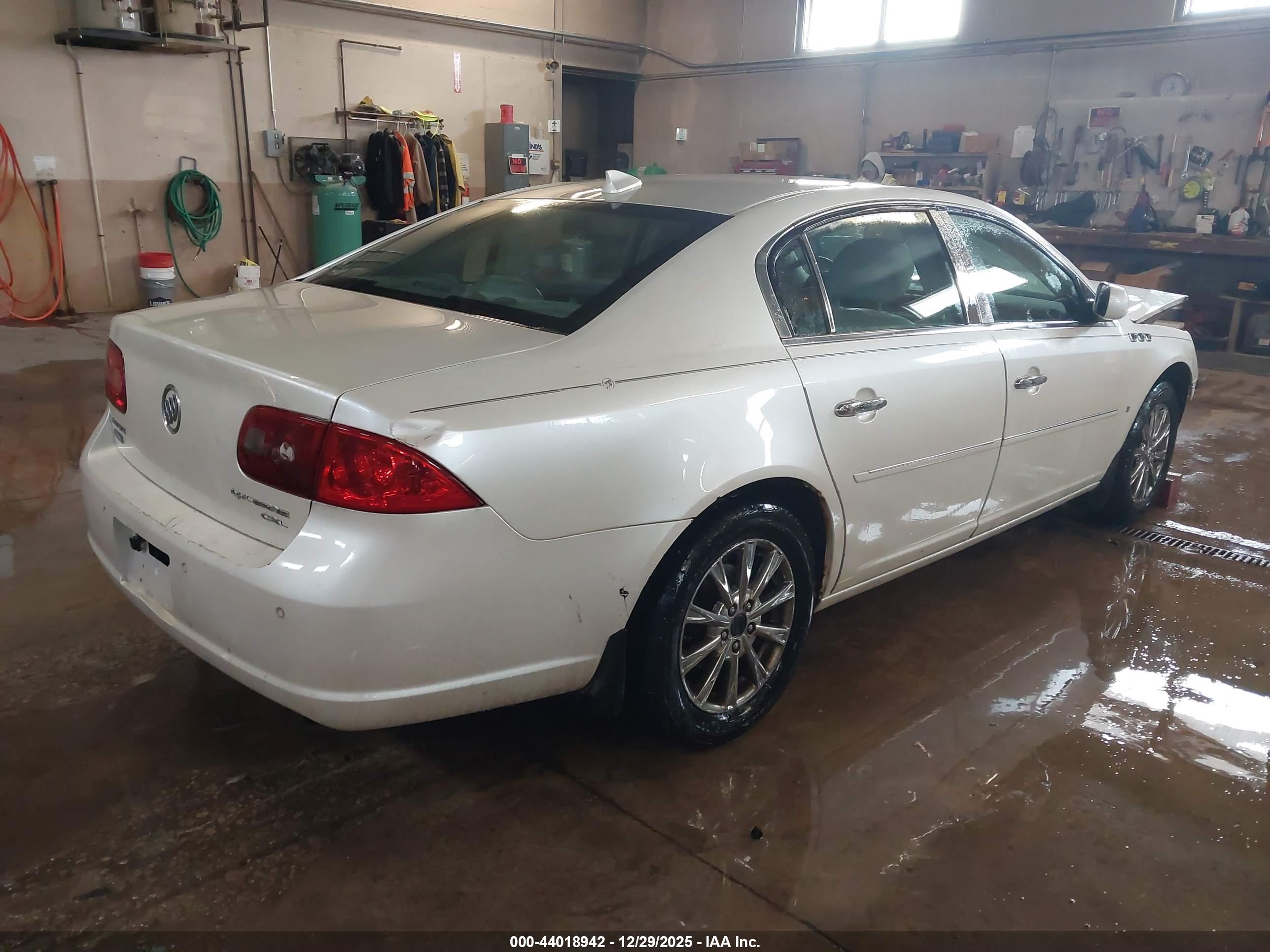 BUICK LUCERNE image 4
