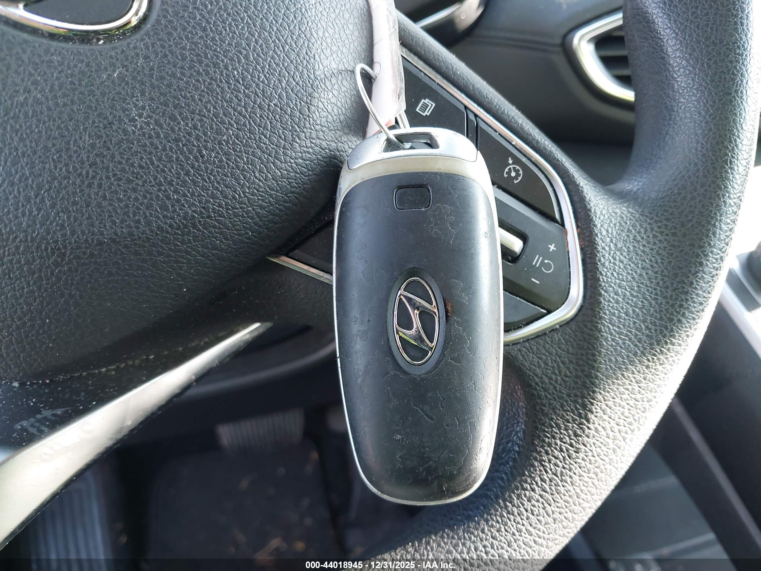 HYUNDAI SANTA image 11